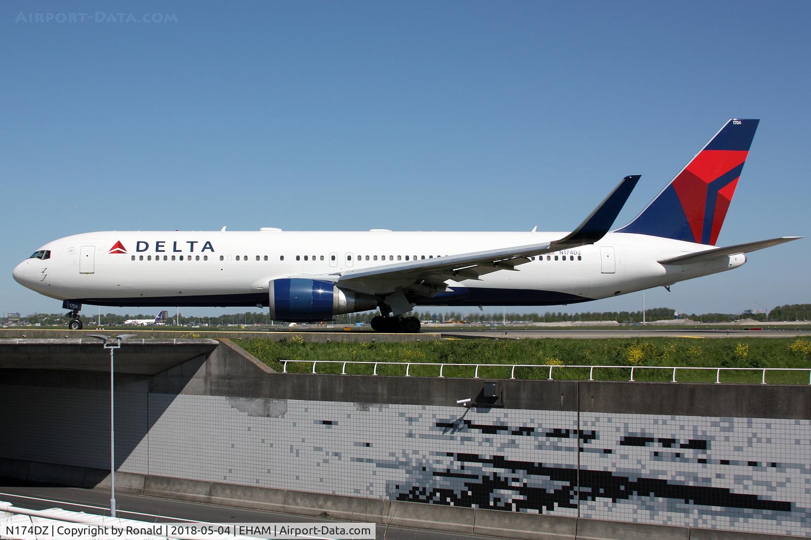 N174DZ, 1998 Boeing 767-332 C/N 29693, at eham