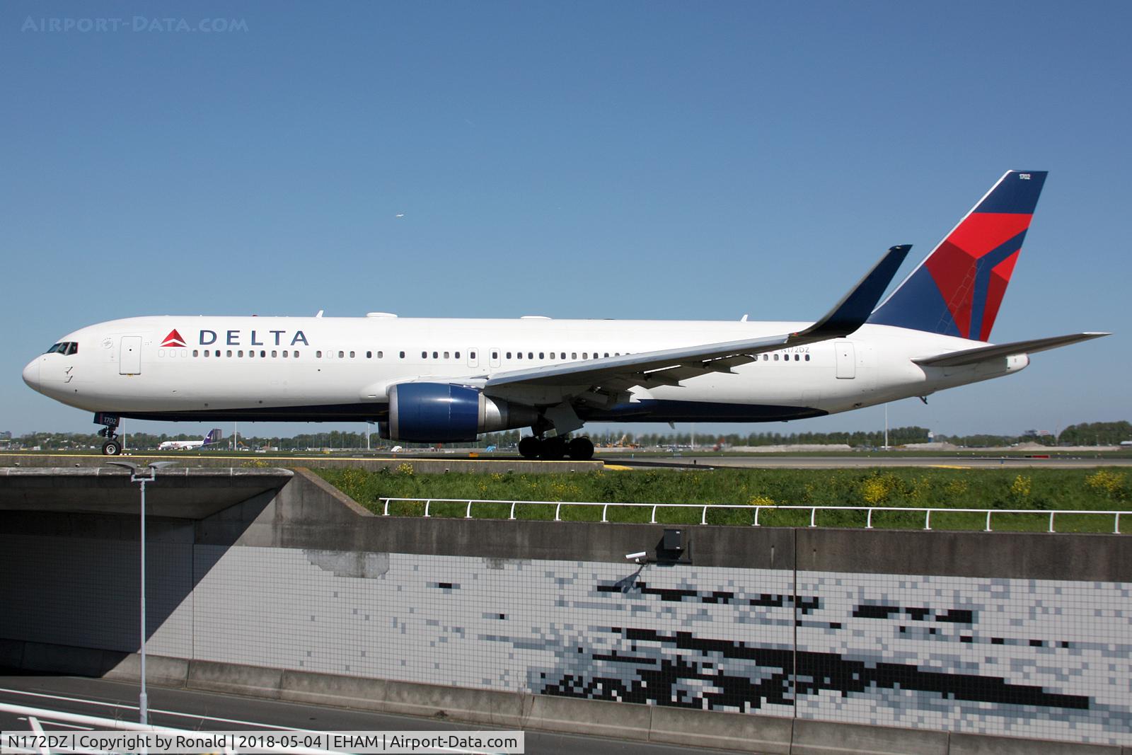 N172DZ, 1998 Boeing 767-332 C/N 29691, at eham