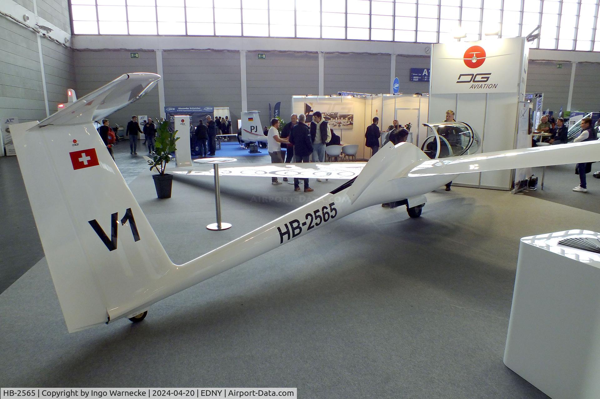 HB-2565, 2023 DG Flugzeugbau DG-1001e neo C/N 10-296E7, DG Flugzeugbau DG-1001e neo with electric motor (FES, front electric sustainer) at the AERO 2024, Friedrichshafen