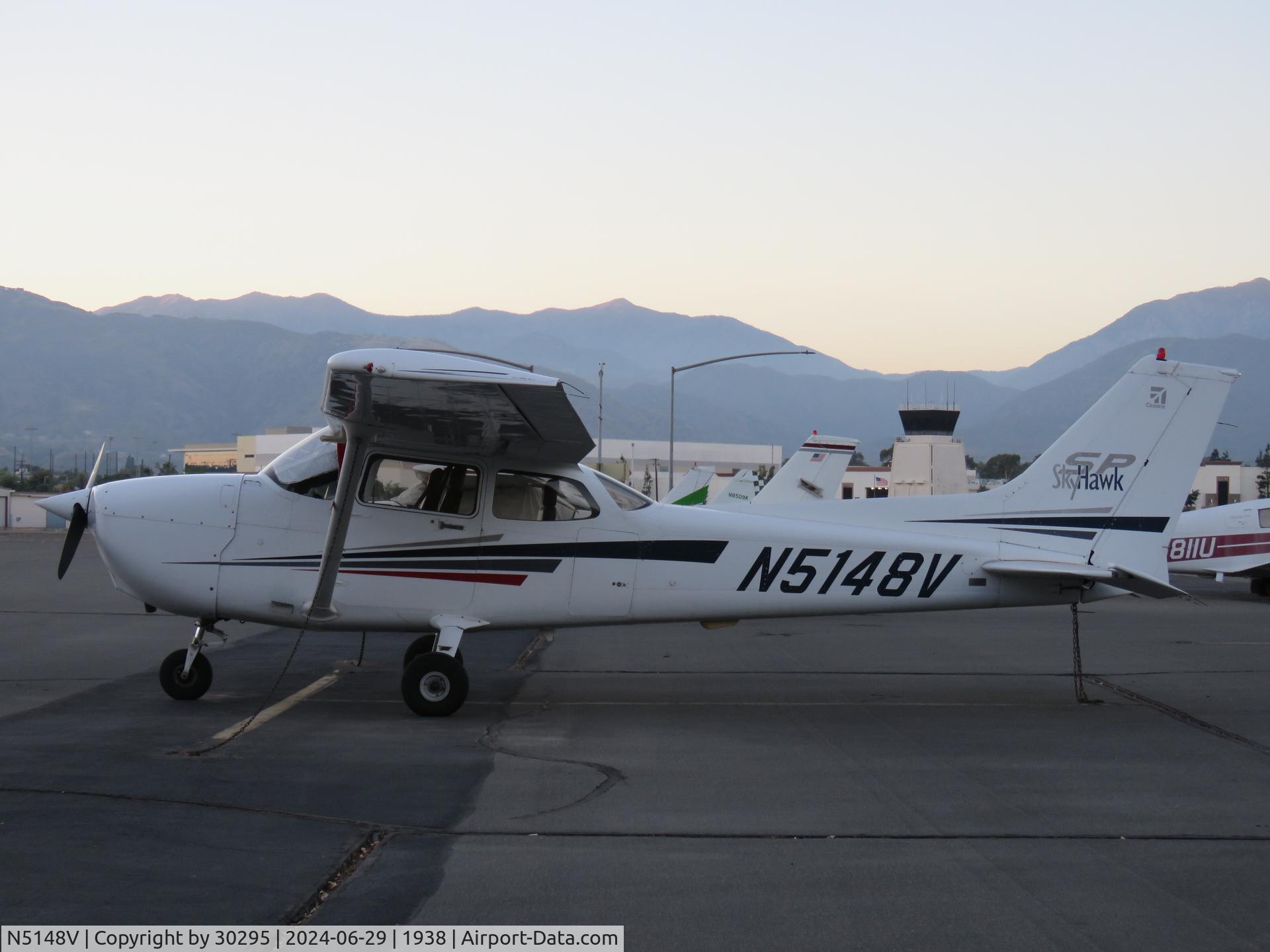 N5148V, 2002 Cessna 172S Skyhawk SP C/N 172S9025, Parked
