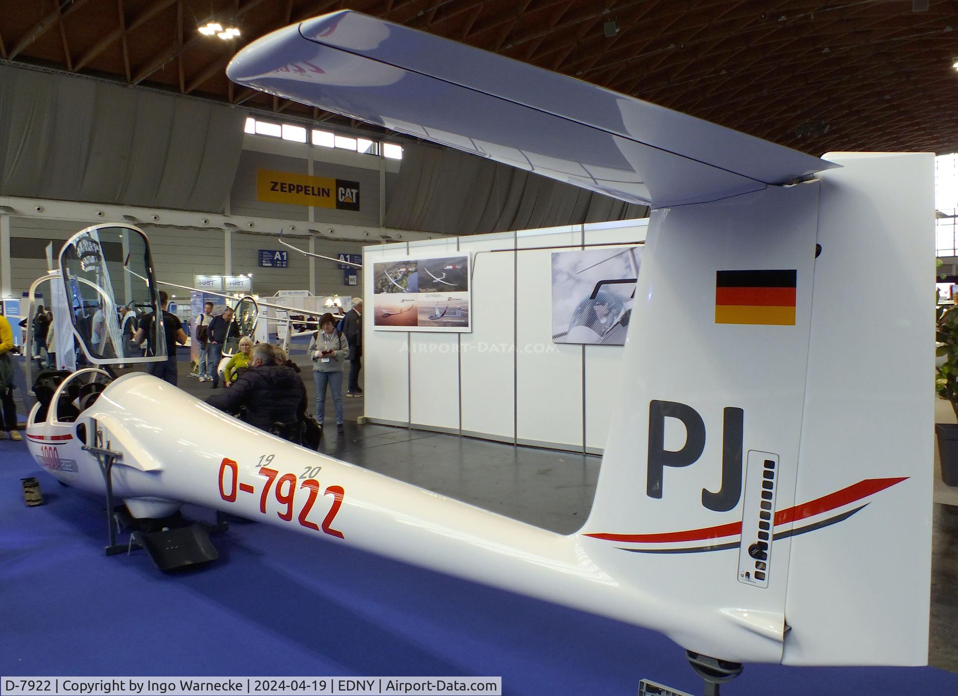 D-7922, 2022 Schleicher ASK-21B C/N 211000, Schleicher ASK-21B (wings dismounted) at the AERO 2024, Friedrichshafen