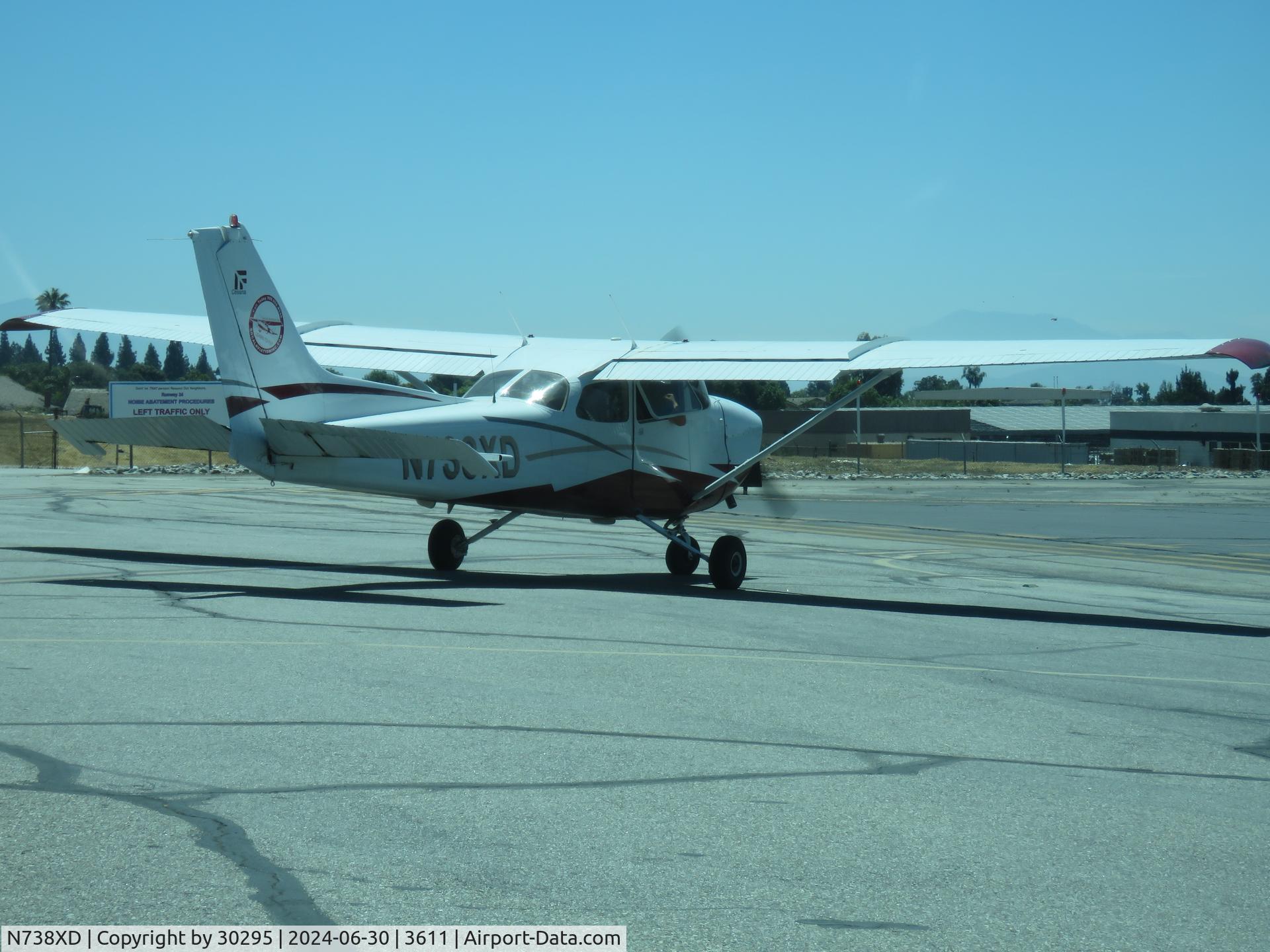 N738XD, 1978 Cessna 172N C/N 17270310, Waiting