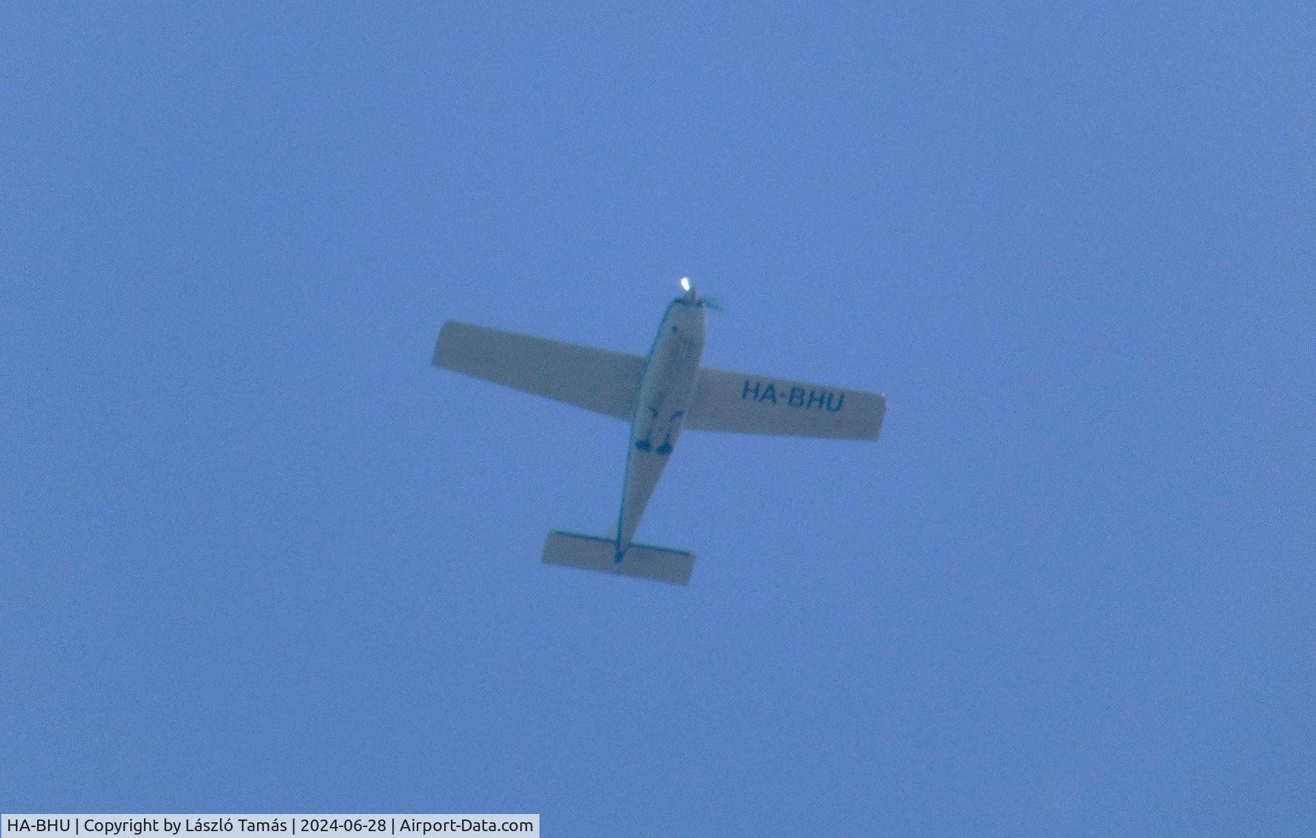 HA-BHU, Cessna 177RG Cardinal C/N 177RG1336, Above Lake Balaton...