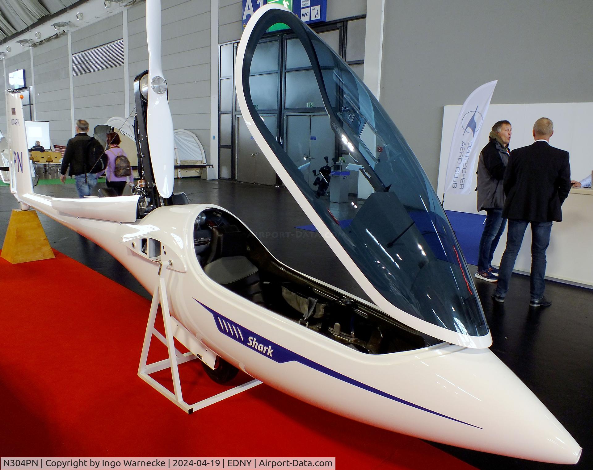 N304PN, 2023 HpH Sailplanes HPH 304MS Shark C/N 194-MS, HpH Sailplanes HPH 304MS Shark (wings / tailplane dismounted) at AERO 2024, Friedrichshafen