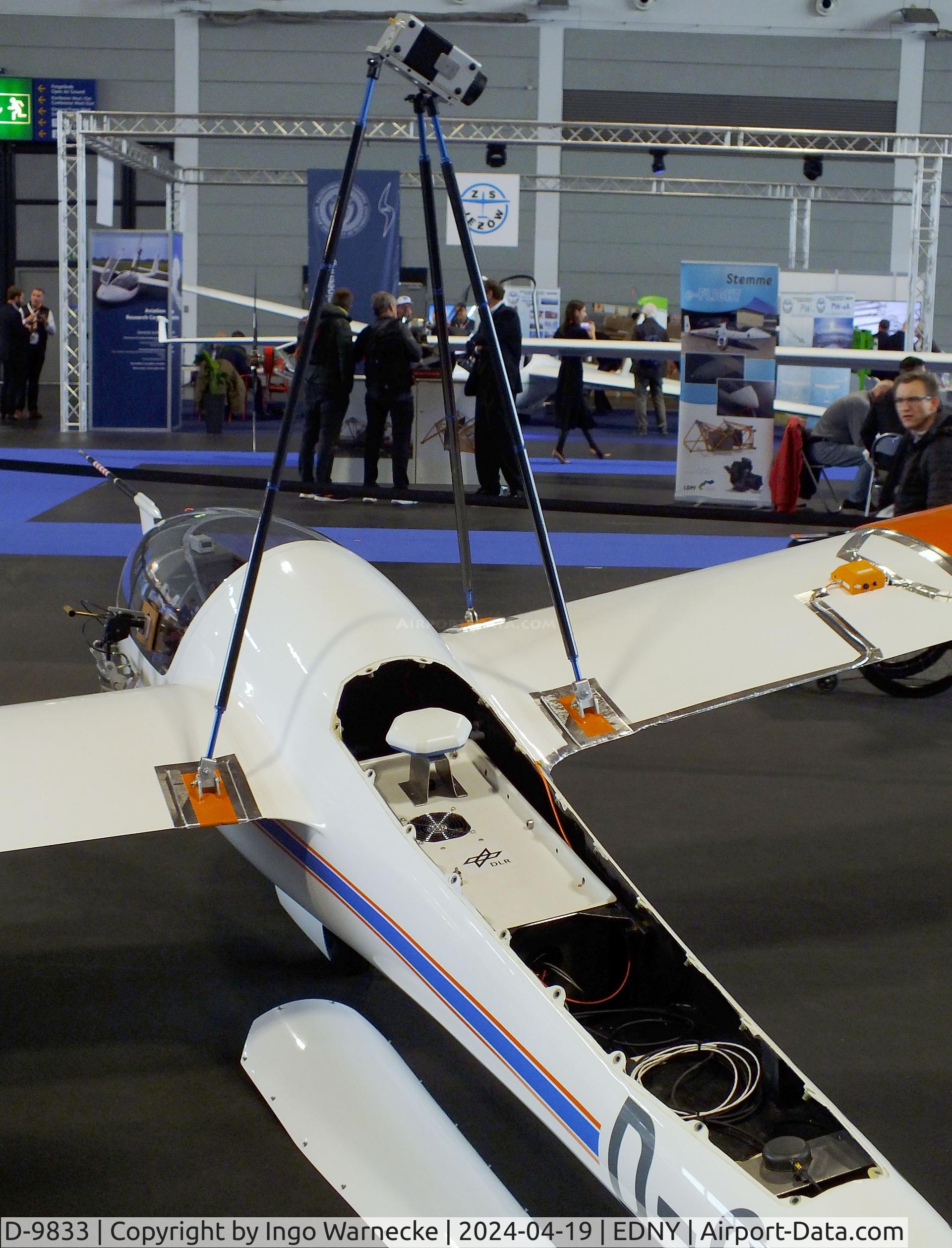 D-9833, Schempp-Hirth Discus 2c-DLR C/N 1, Schempp-Hirth Discus 2c-DLR research glider of DLR at the AERO 2024, Friedrichshafen