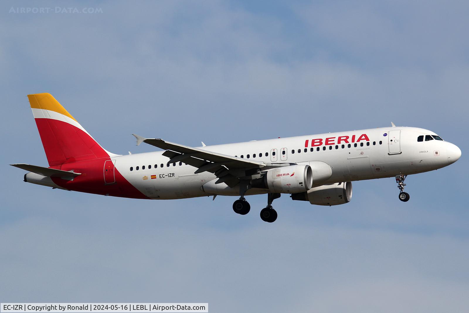 EC-IZR, 2004 Airbus A320-214 C/N 2242, at bcn
