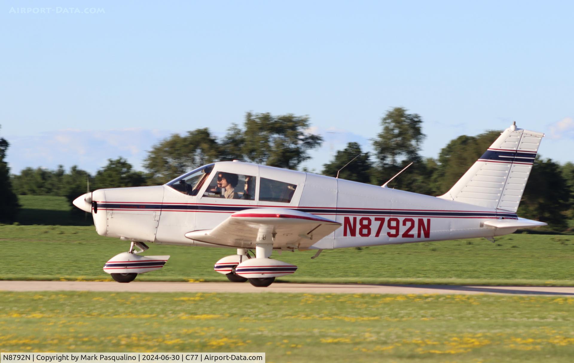 N8792N, 1969 Piper PA-28-140 C/N 28-25633, Piper PA-28-140