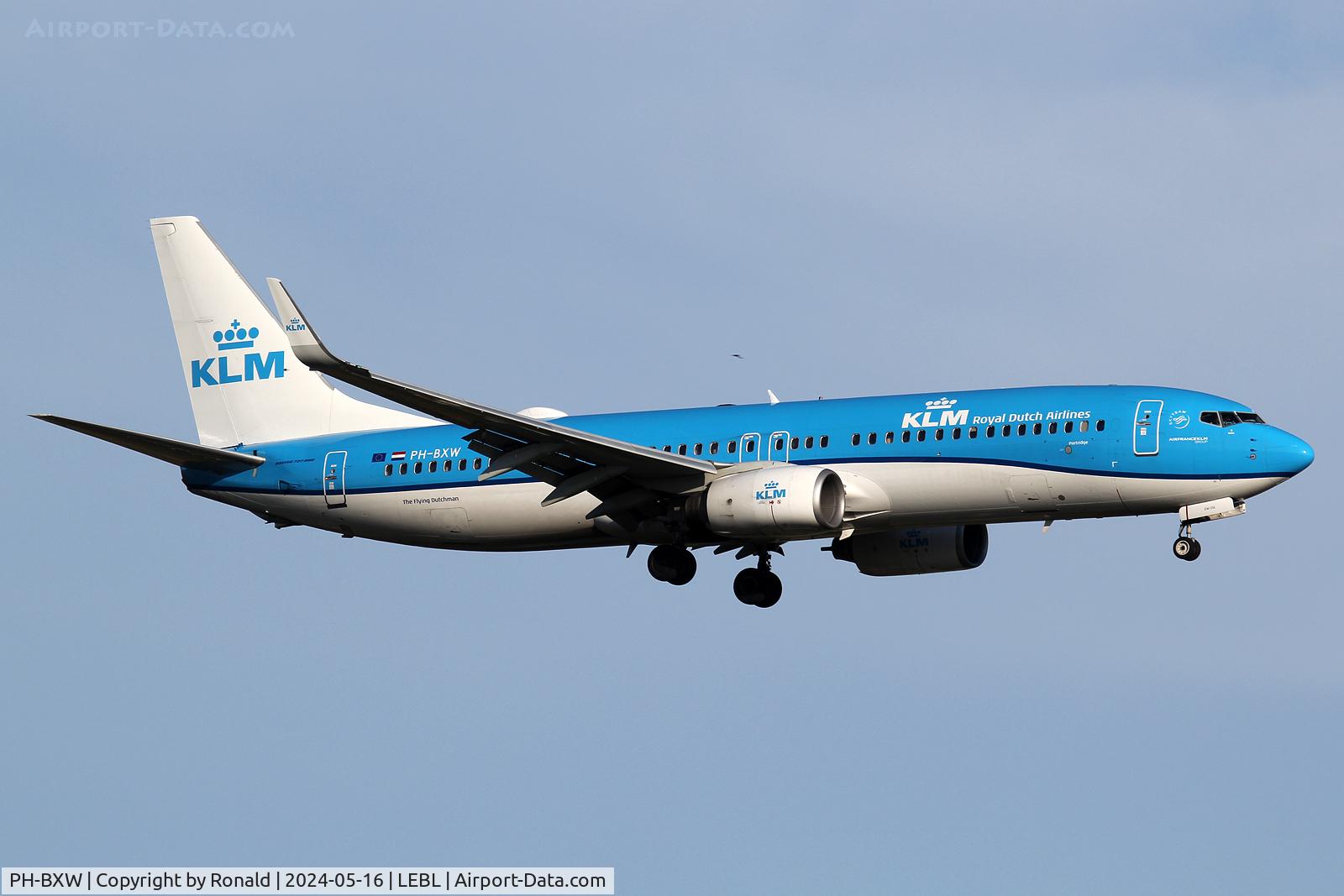 PH-BXW, 2007 Boeing 737-8K2 C/N 30360, at bcn