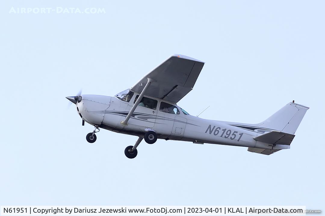 N61951, 1975 Cessna 172M C/N 17264908, Cessna 172M Skyhawk  C/N 17264908, N61951