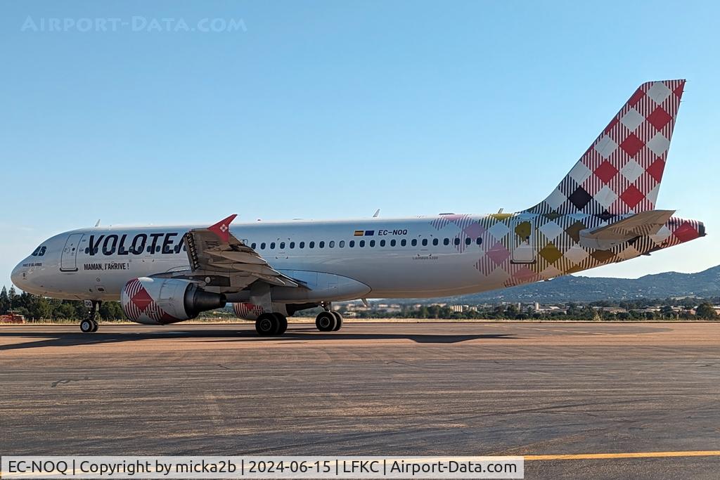 EC-NOQ, 2009 Airbus A320-216 C/N 3765, Parked
