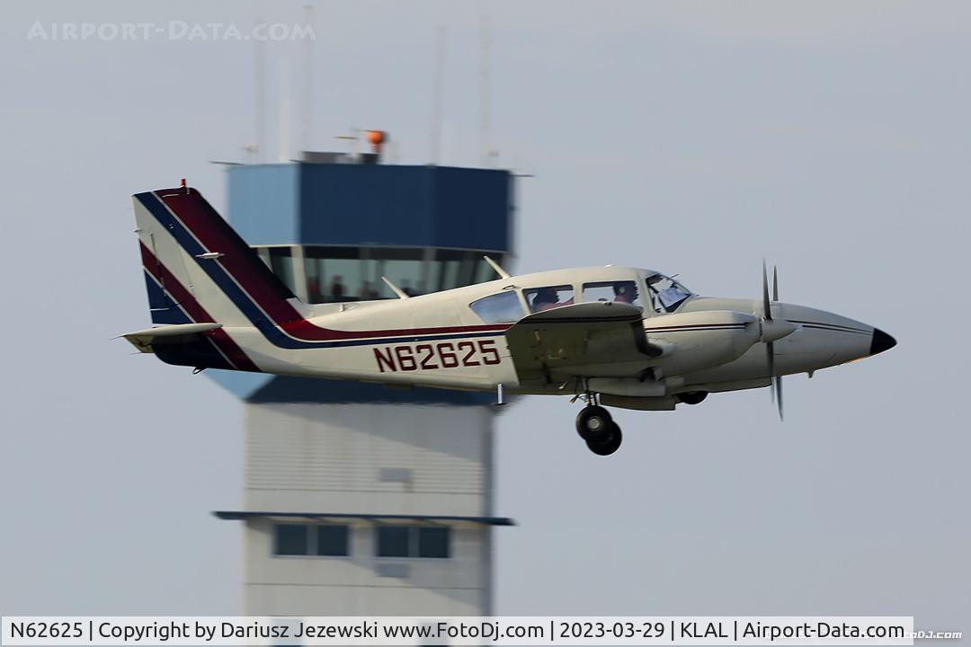 N62625, 1976 Piper PA-23-250 C/N 27-7654095, Piper PA-23-250 Apache  C/N 27-7654095, N62625