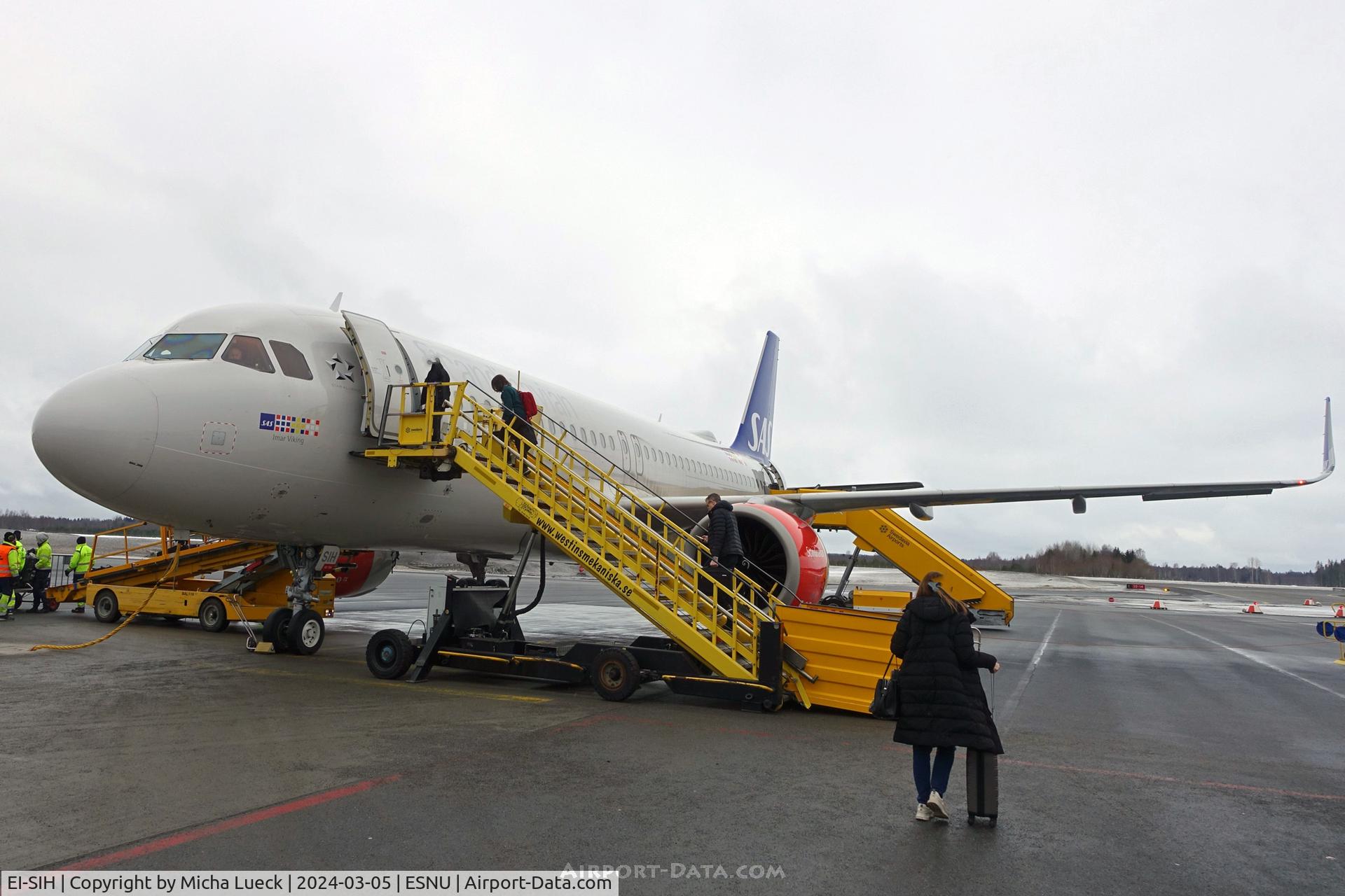 EI-SIH, 2018 Airbus A320-251N C/N 8551, Boarding for the short hop to Arlanda