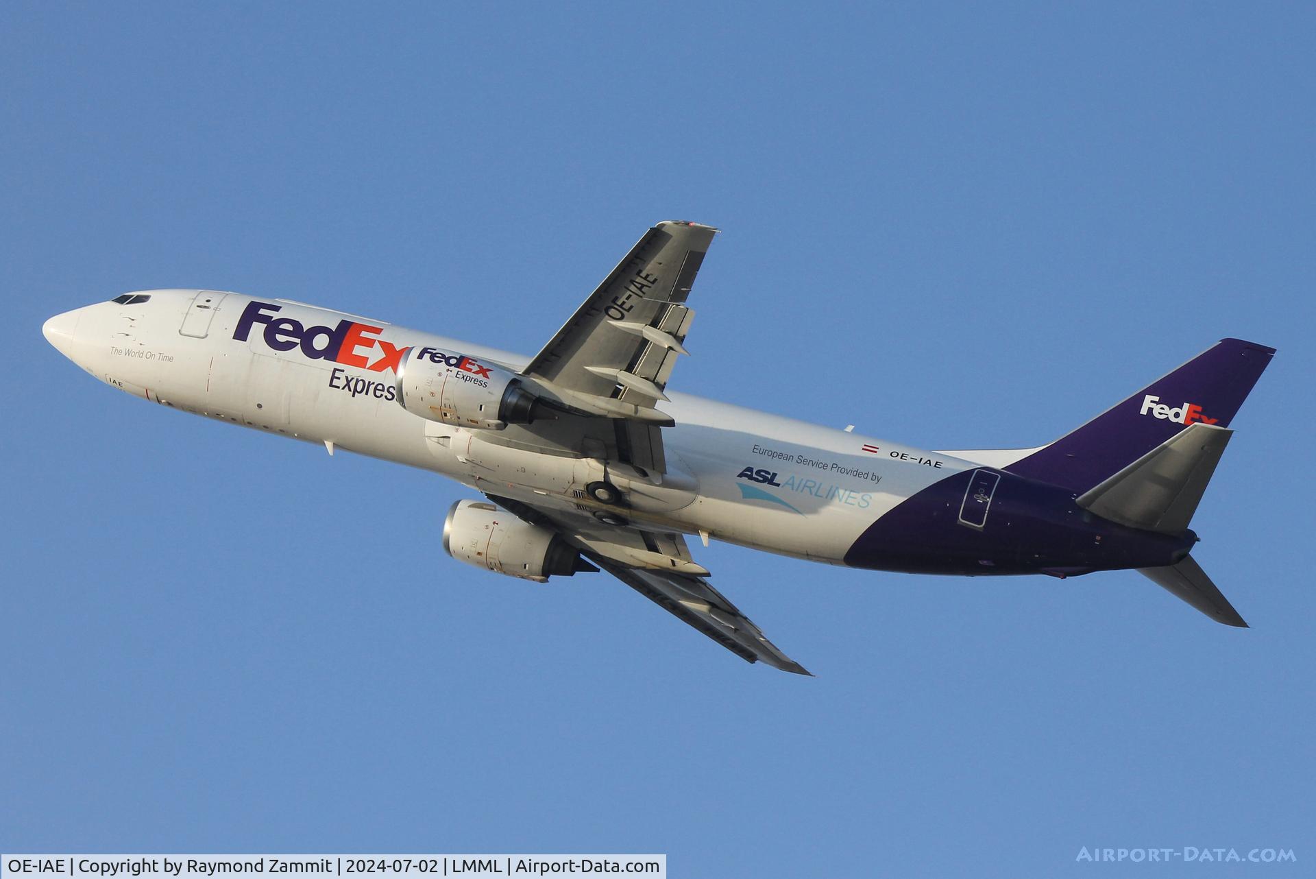 OE-IAE, 1993 Boeing 737-4Q8(SF) C/N 25105, B737-400 OE-IAE Fedex