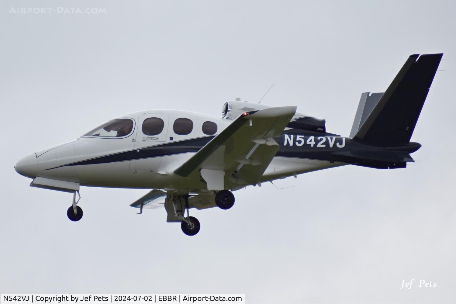 N542VJ, 2024 Cirrus SF50 G2+ Vision C/N 0542, On final approach at Brussels Airport.