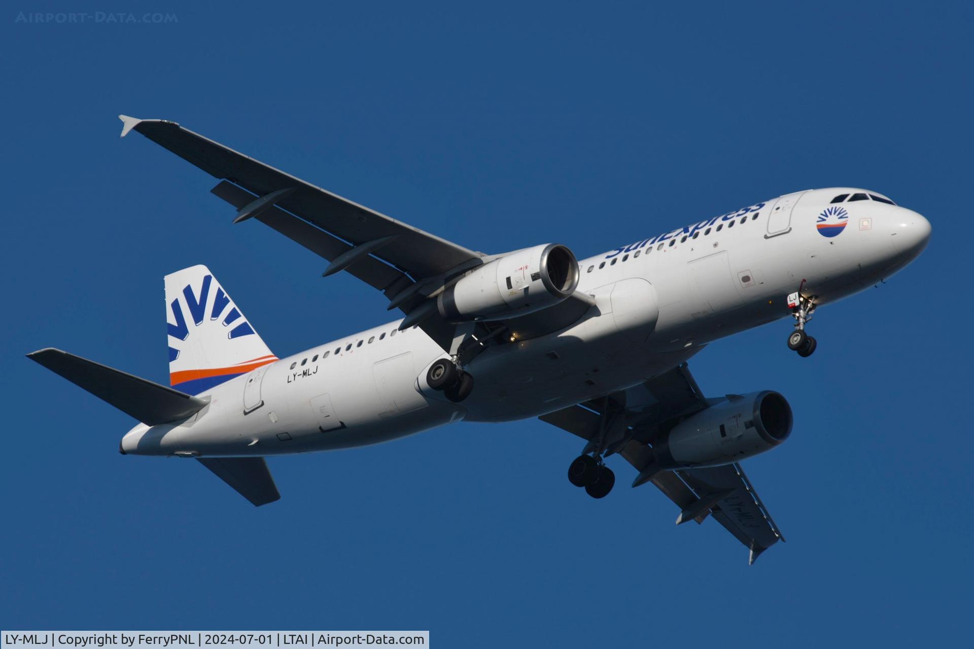 LY-MLJ, 2009 Airbus A320-232 C/N 3877, SunExpress A320 operated by Avion Express