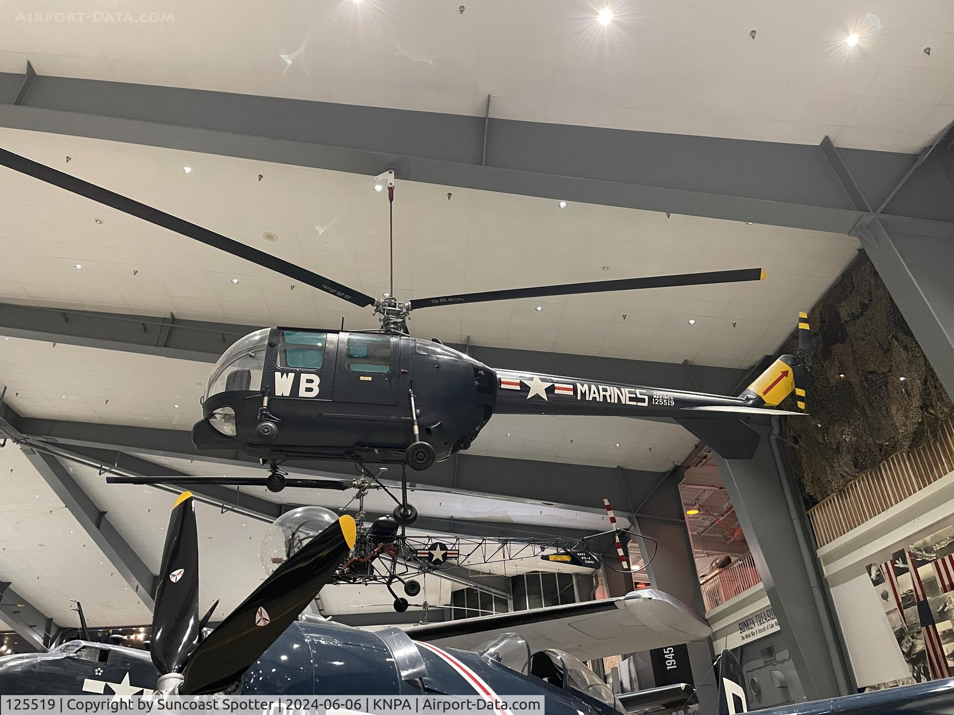 125519, 1952 Sikorsky HO5S-1 C/N 52.012, An US Marine Corps HO5S from Marine Observation Squadron 6 sits on display at the National Naval Aviation Museum