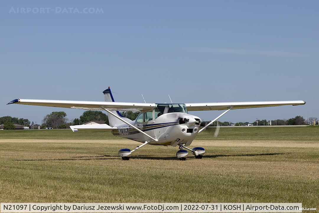 N21097, 1972 Cessna 182P Skylane C/N 18261412, Cessna 182P Skylane  C/N 18261412, N21097