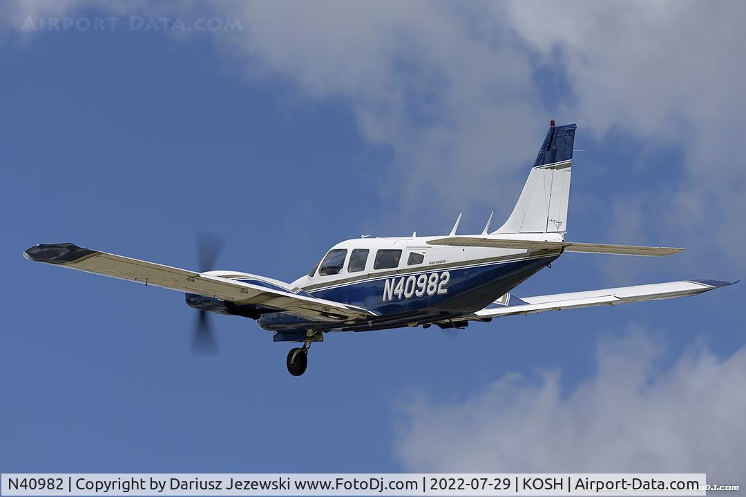 N40982, 1974 Piper PA-34-200 Seneca C/N 34-7450095, Piper PA-34-200 Seneca I  C/N 34-7450095, N40982