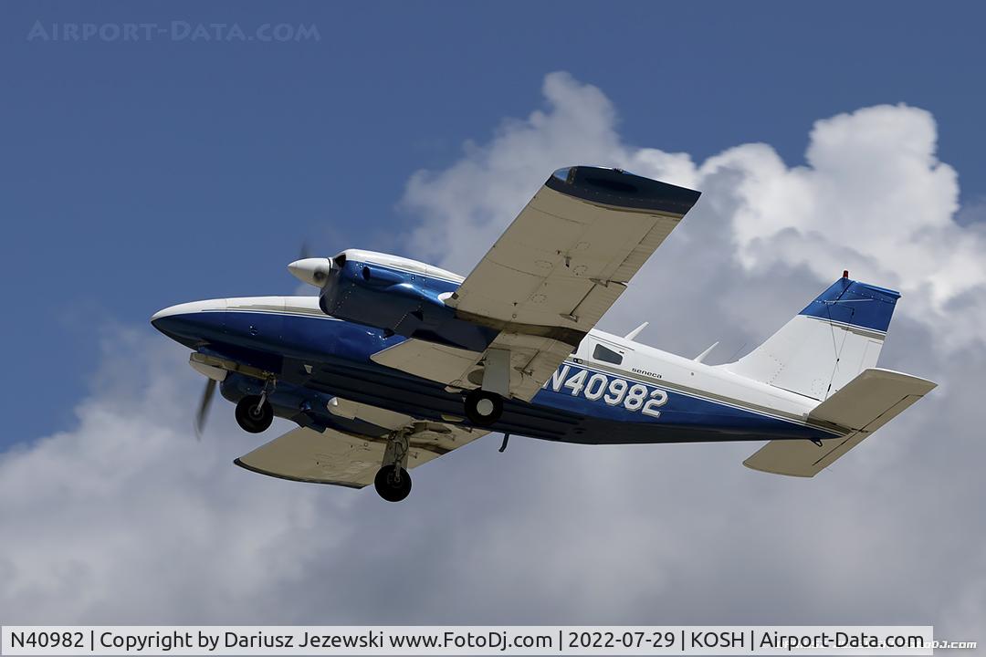 N40982, 1974 Piper PA-34-200 Seneca C/N 34-7450095, Piper PA-34-200 Seneca I  C/N 34-7450095, N40982