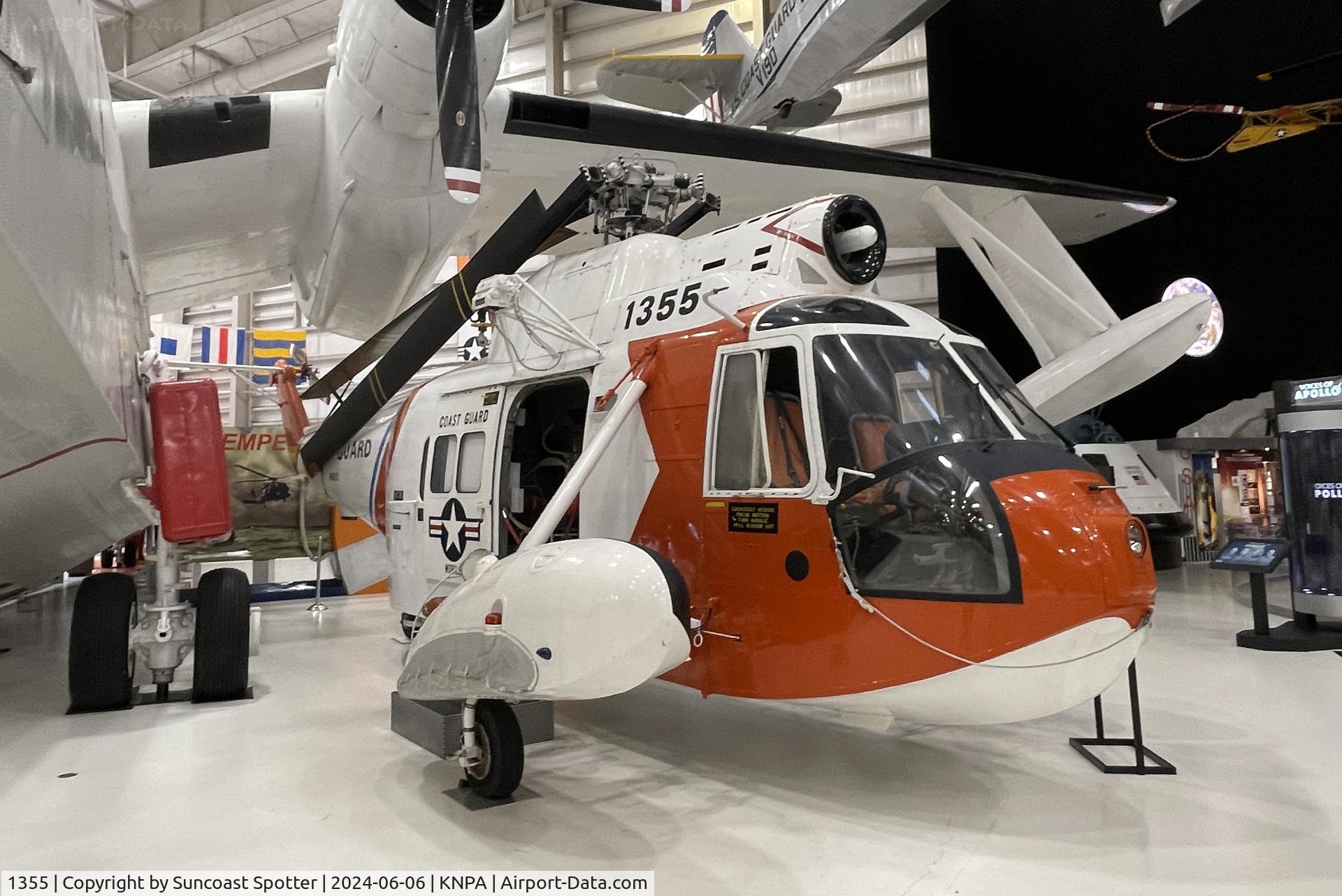 1355, Sikorsky HH-52A Sea Guard C/N 62.024, An US Coast Guard HH-52 Seaguard from US Coast Guard Air Station Mobile on display at the National Naval Aviation Museum