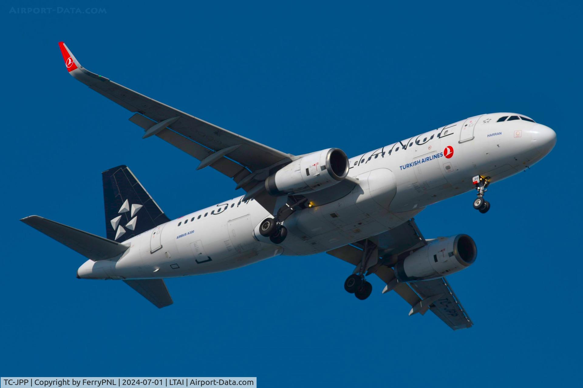 TC-JPP, 2008 Airbus A320-232 C/N 3603, Only a few A320's left in Turkish inventory, this one in Star Alliance livery