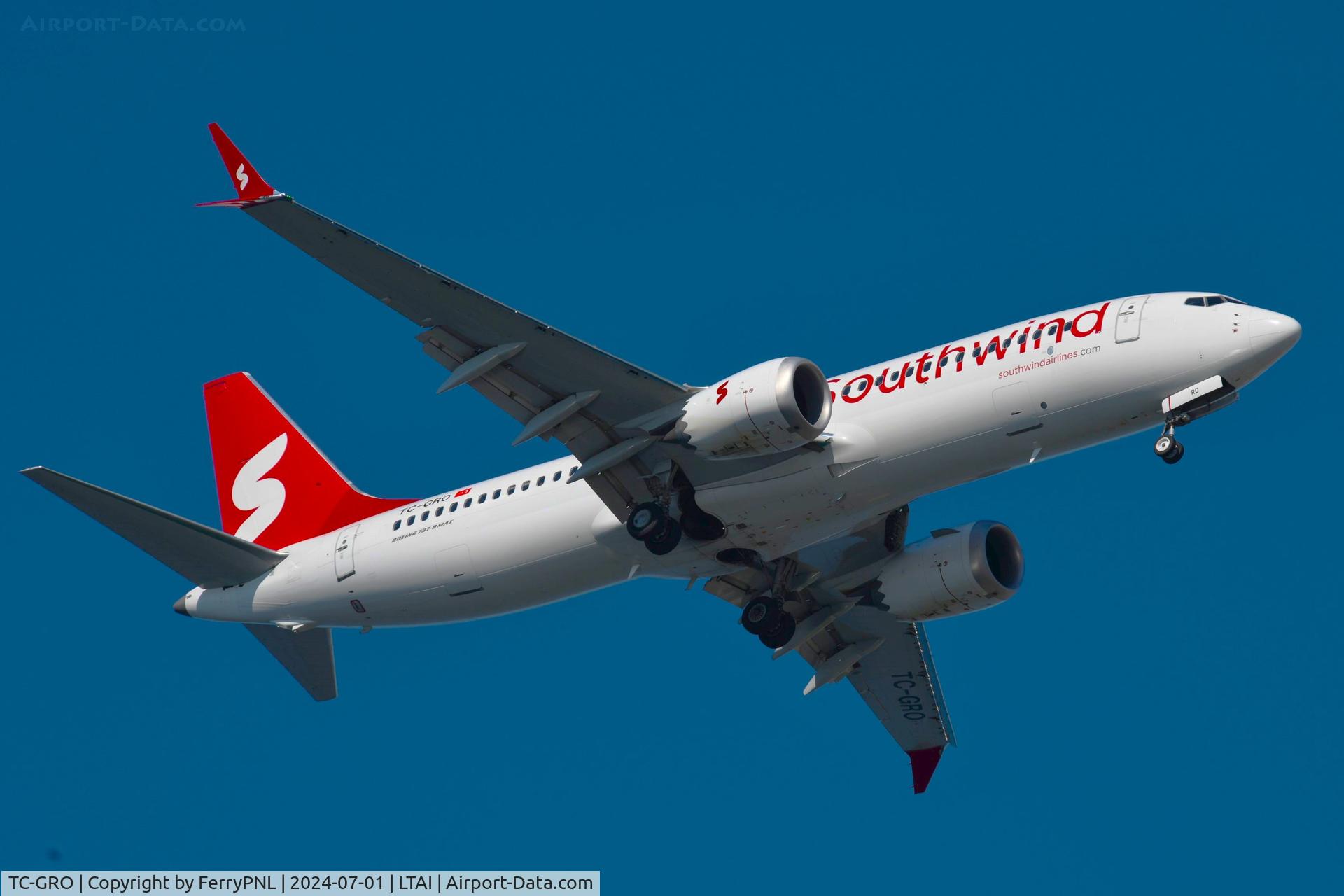 TC-GRO, 2022 Boeing 737-8 MAX C/N 65184, Southwind B738M landing
