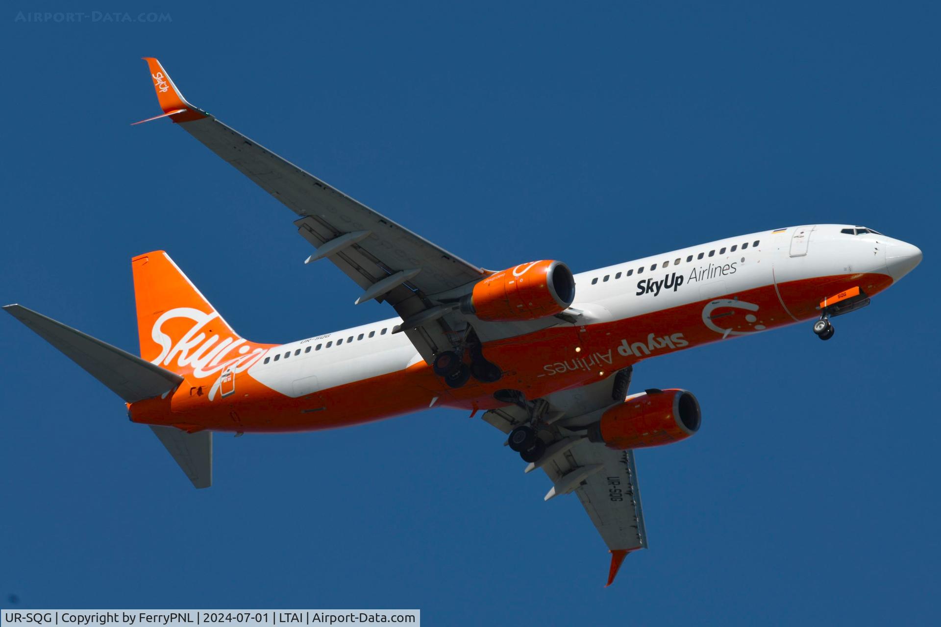 UR-SQG, 1999 Boeing 737-8Z0 C/N 30071, SkyUp B738 arriving