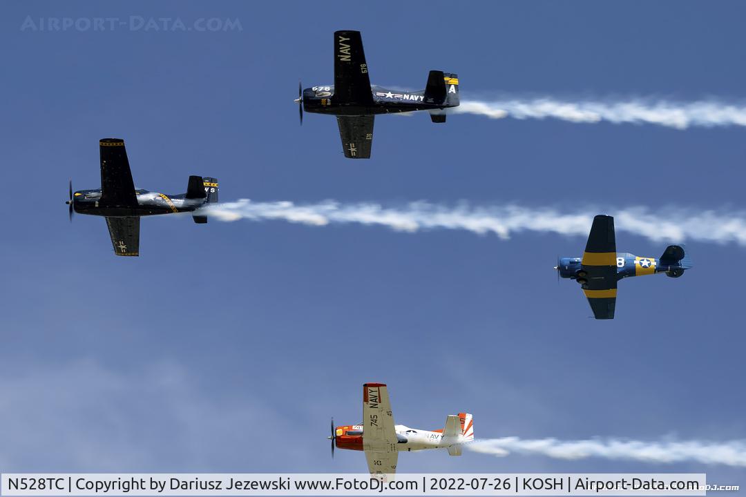 N528TC, 1957 North American T-28C Trojan C/N 252-16, Formation of trainers