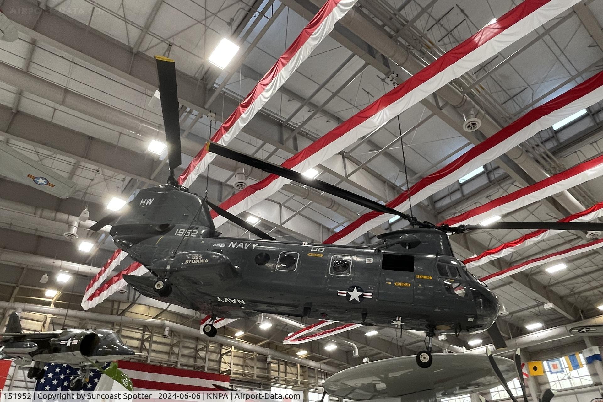 151952, Boeing Vertol HH-46A Sea Knight C/N 2102, An US Navy CH-46 Sea Knight from Helicopter Combat Support Squadron 6 on the USS Sylvania on display at the National Naval Aviation Museum