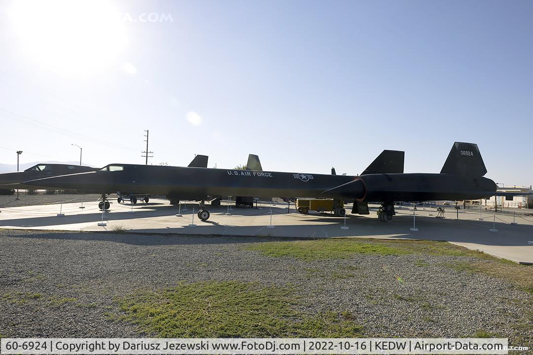 60-6924, 1960 Lockheed A-12 Blackbird C/N 121, Lockheed SR-71A - Blackbird Airpark at Palmdale Plant 42