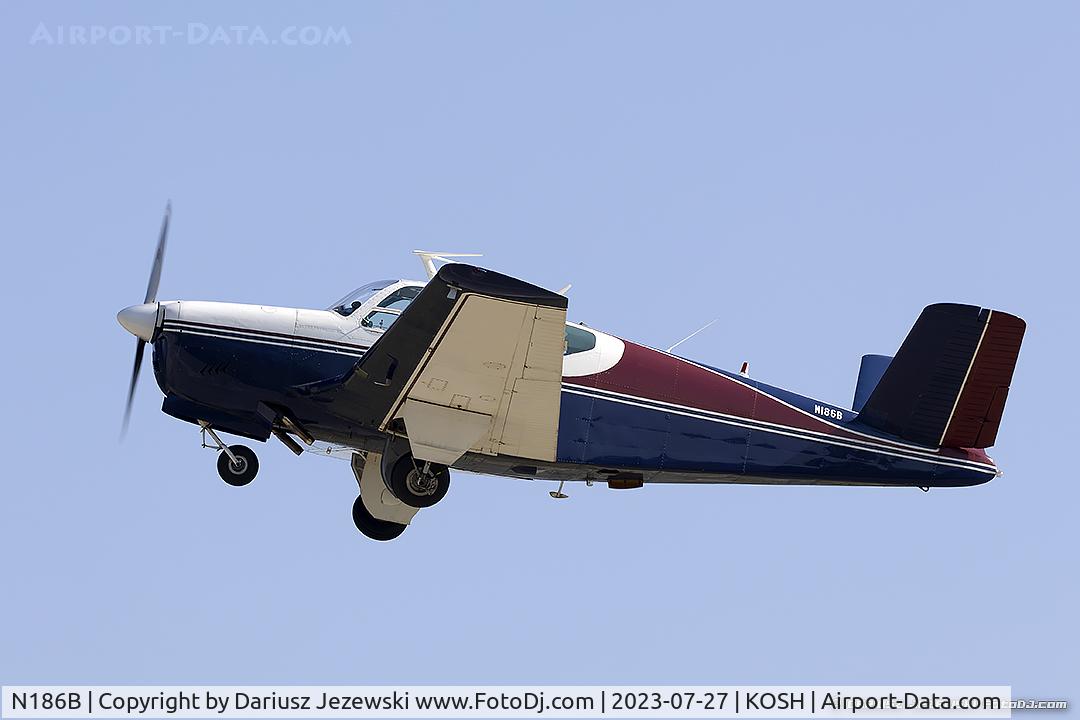N186B, 1956 Beech G35 Bonanza C/N D-4484, Beech G35 Bonanza  C/N D-4484, N186B