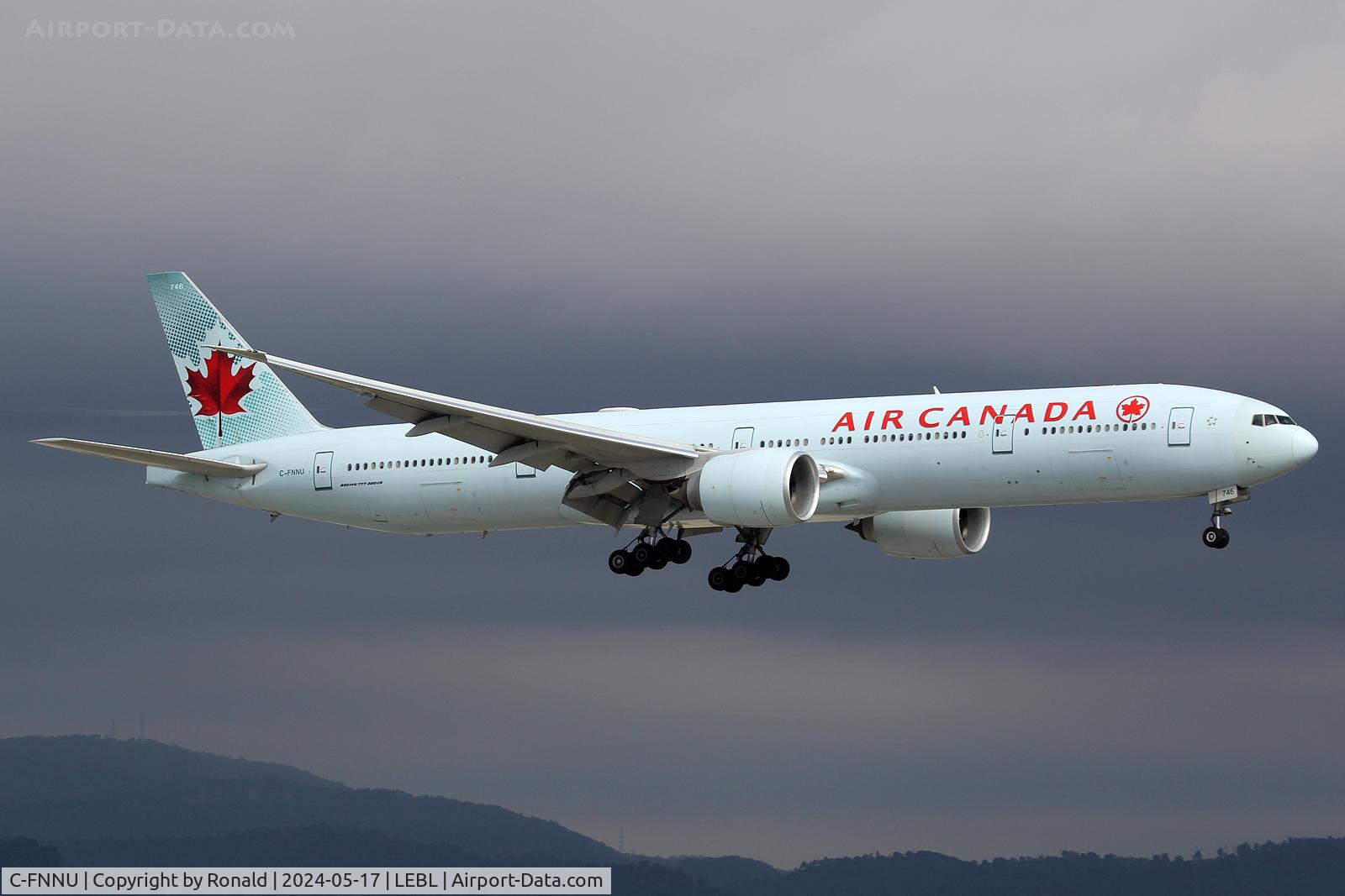 C-FNNU, 2013 Boeing 777-333/ER C/N 43249, at bcn