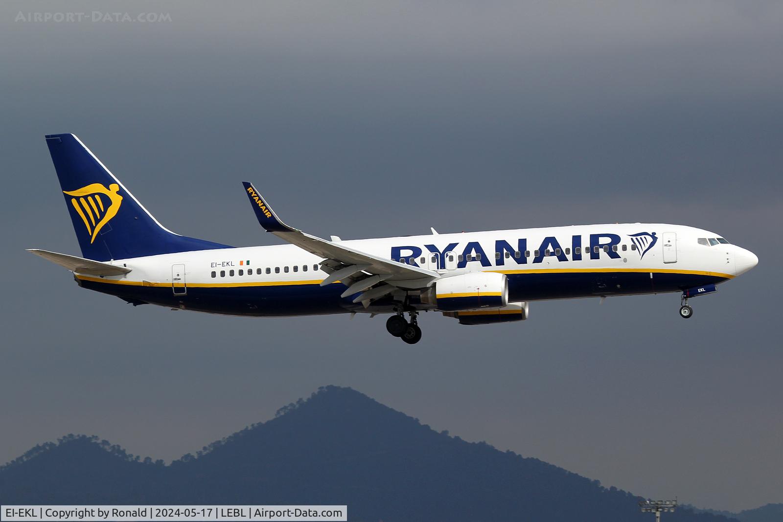 EI-EKL, 2010 Boeing 737-8AS C/N 38498, at bcn