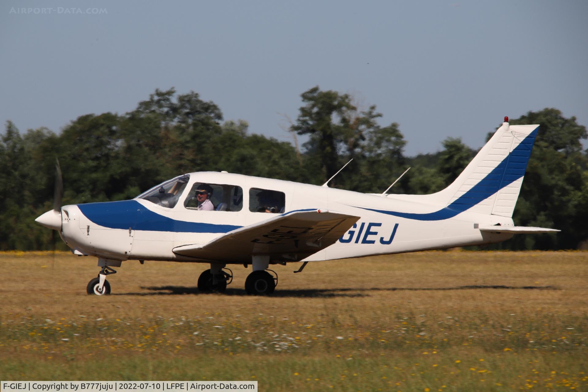 F-GIEJ, Piper PA-28-161 Warrior II C/N 28-41169, during Meaux Airshow
