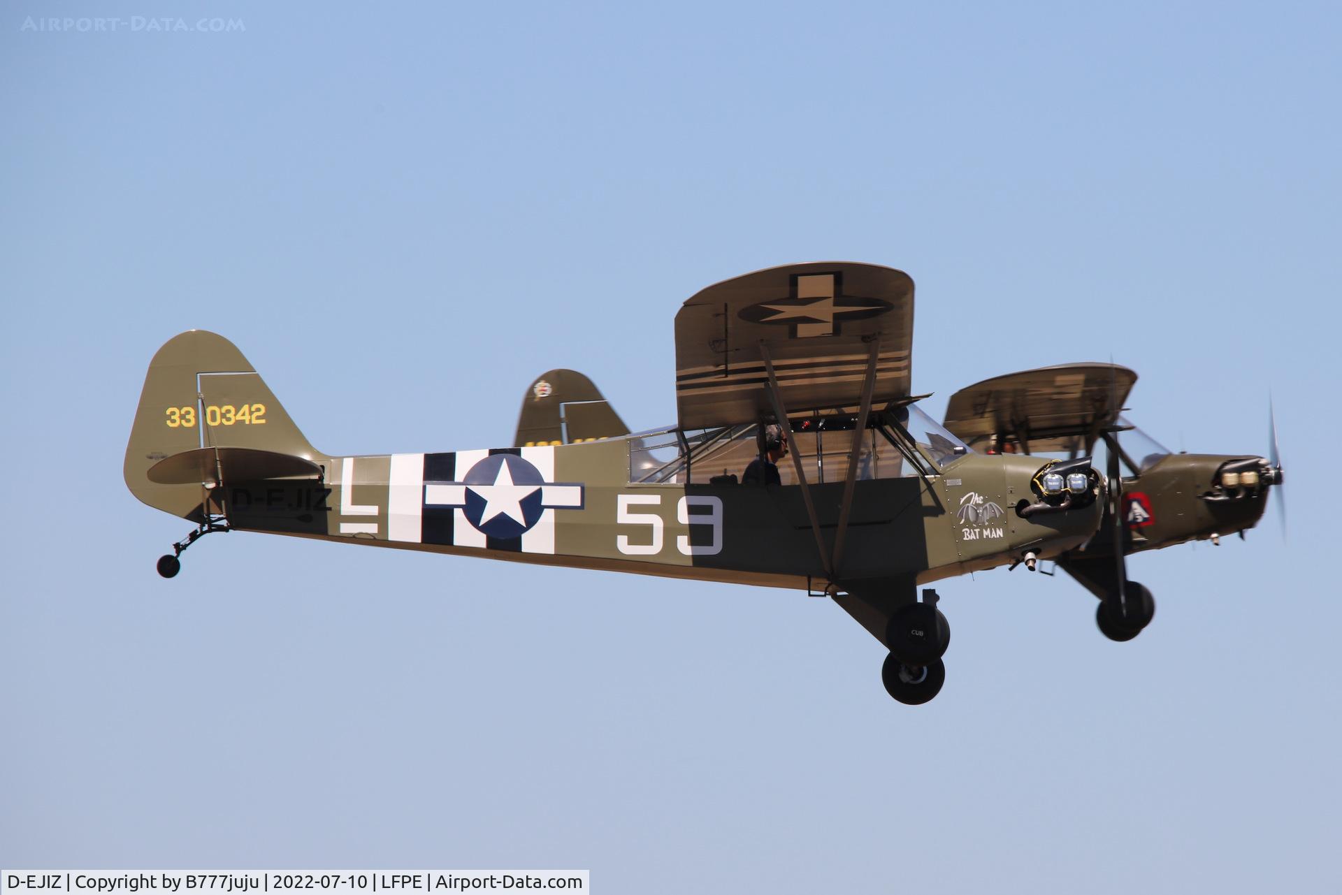 D-EJIZ, 1940 Piper J3C-90 Cub C/N 3888, during Meaux Airshow