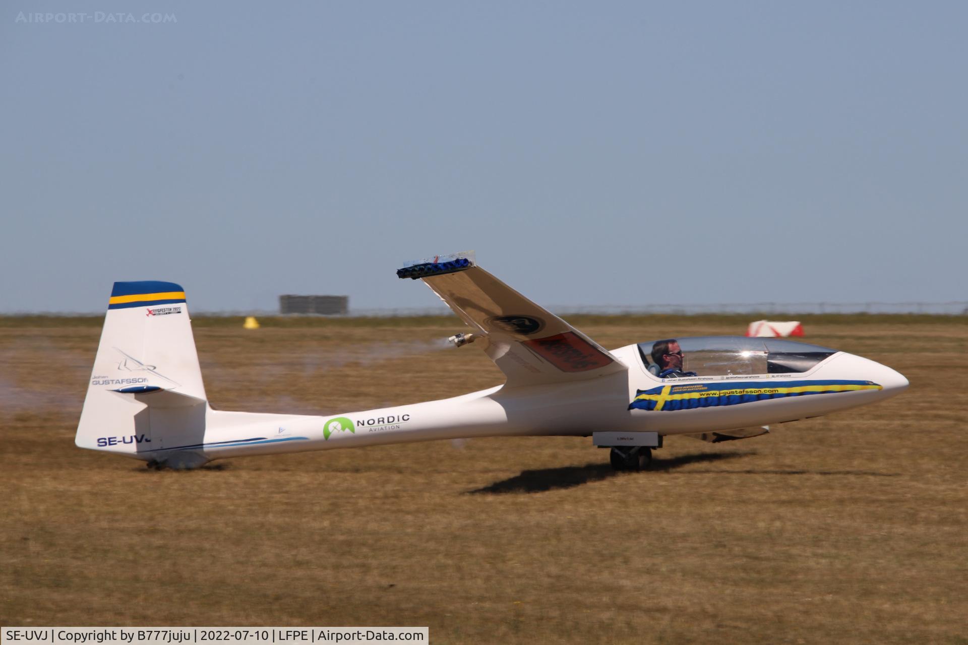 SE-UVJ, 2005 PZL-Bielsko SZD-59 Acro C/N 590.A.05.005, during Meaux Airshow