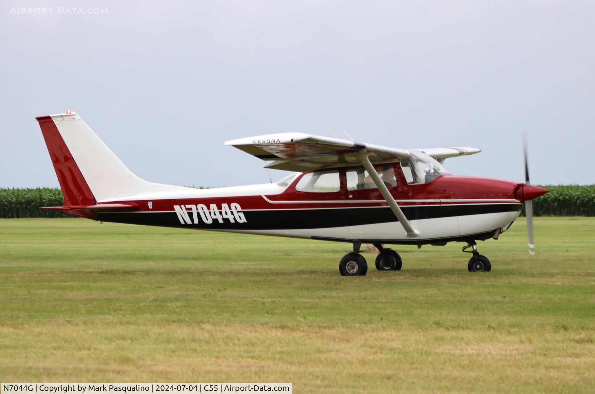 N7044G, 1969 Cessna 172K Skyhawk C/N 17258744, Cessna 172K