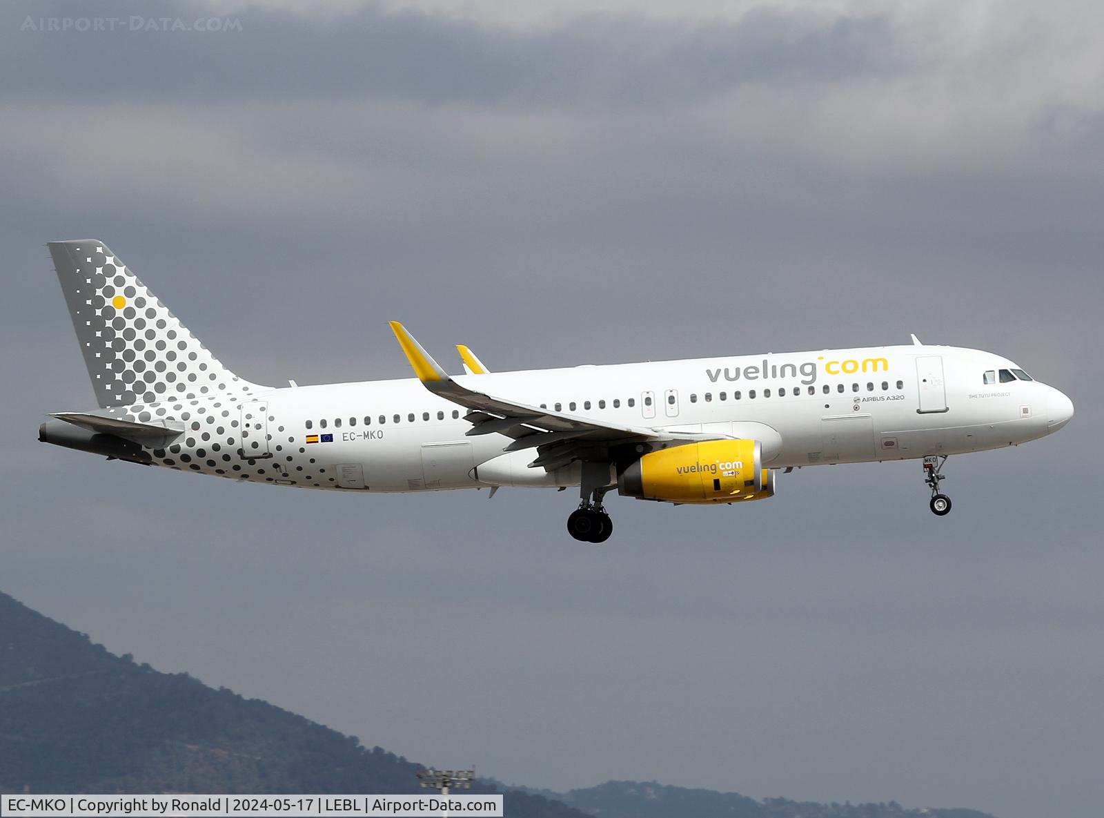 EC-MKO, 2016 Airbus A320-232 C/N 7028, at bcn