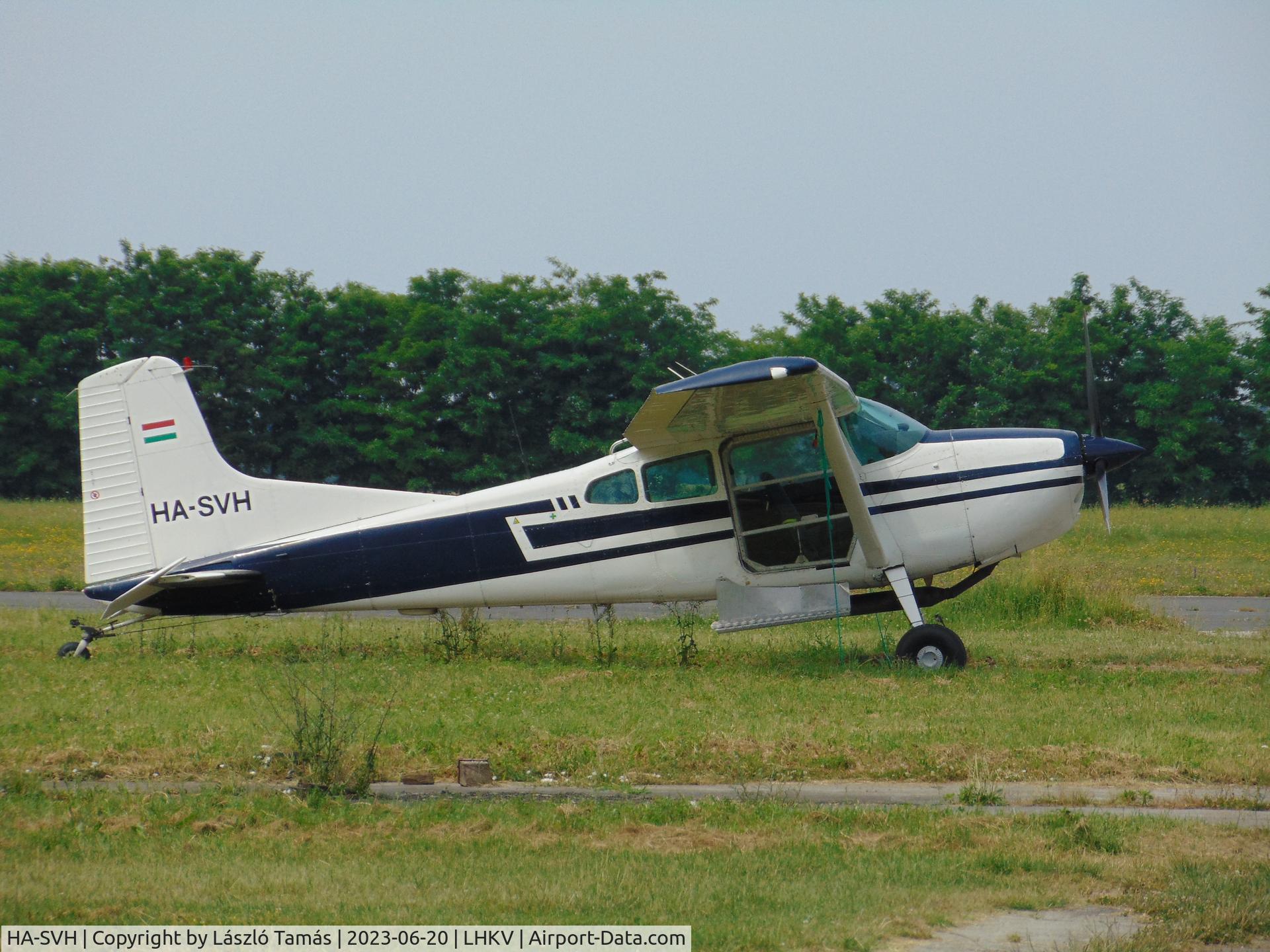 HA-SVH, 1975 Cessna A185F Skywagon 185 C/N 18502644, Parachuting...
