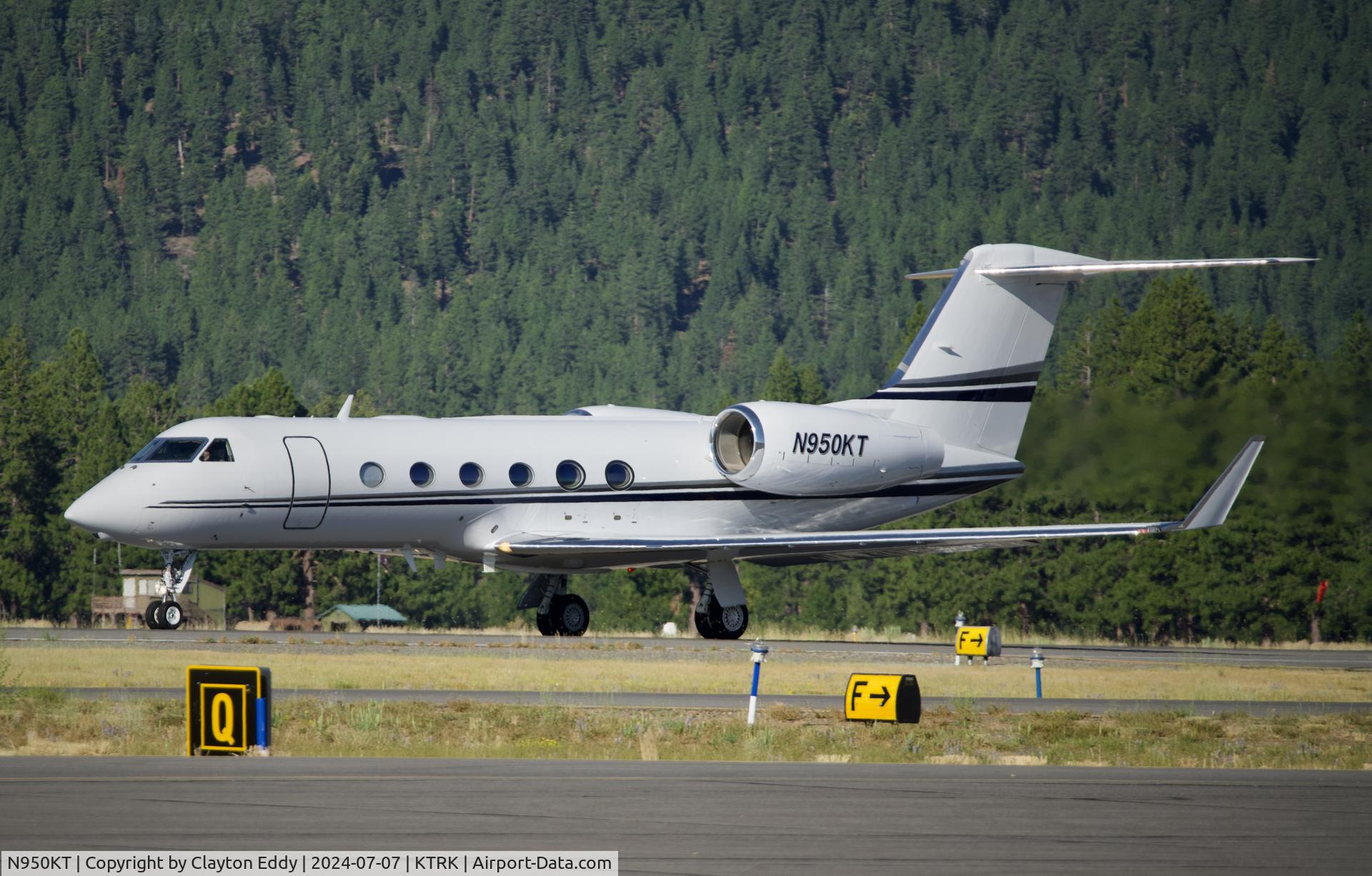 N950KT, 2010 Gulfstream Aerospace GIV-X (G450) C/N 4187, Truckee Tahoe Airport in California 2024.