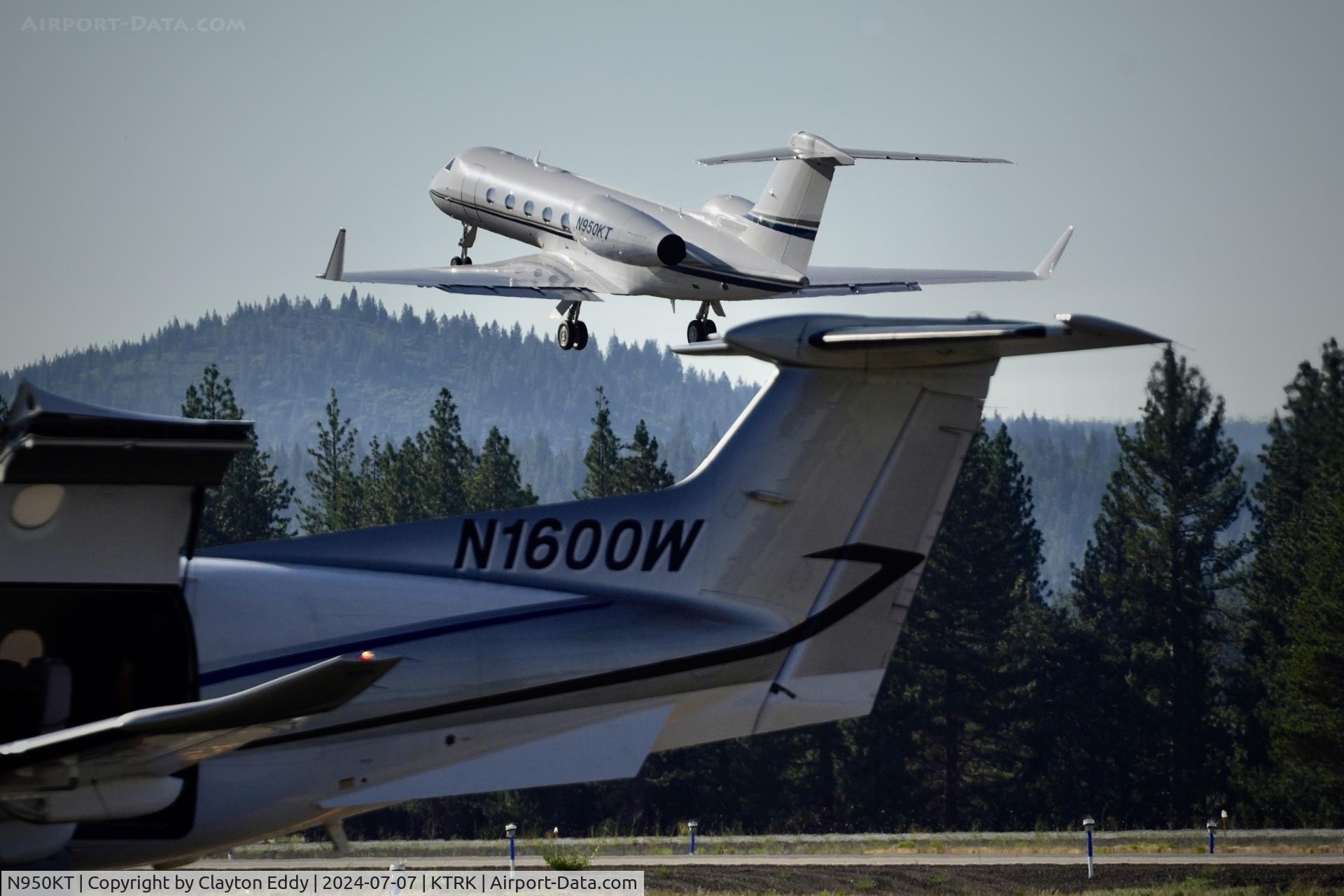 N950KT, 2010 Gulfstream Aerospace GIV-X (G450) C/N 4187, Truckee Tahoe Airport in California 2024.