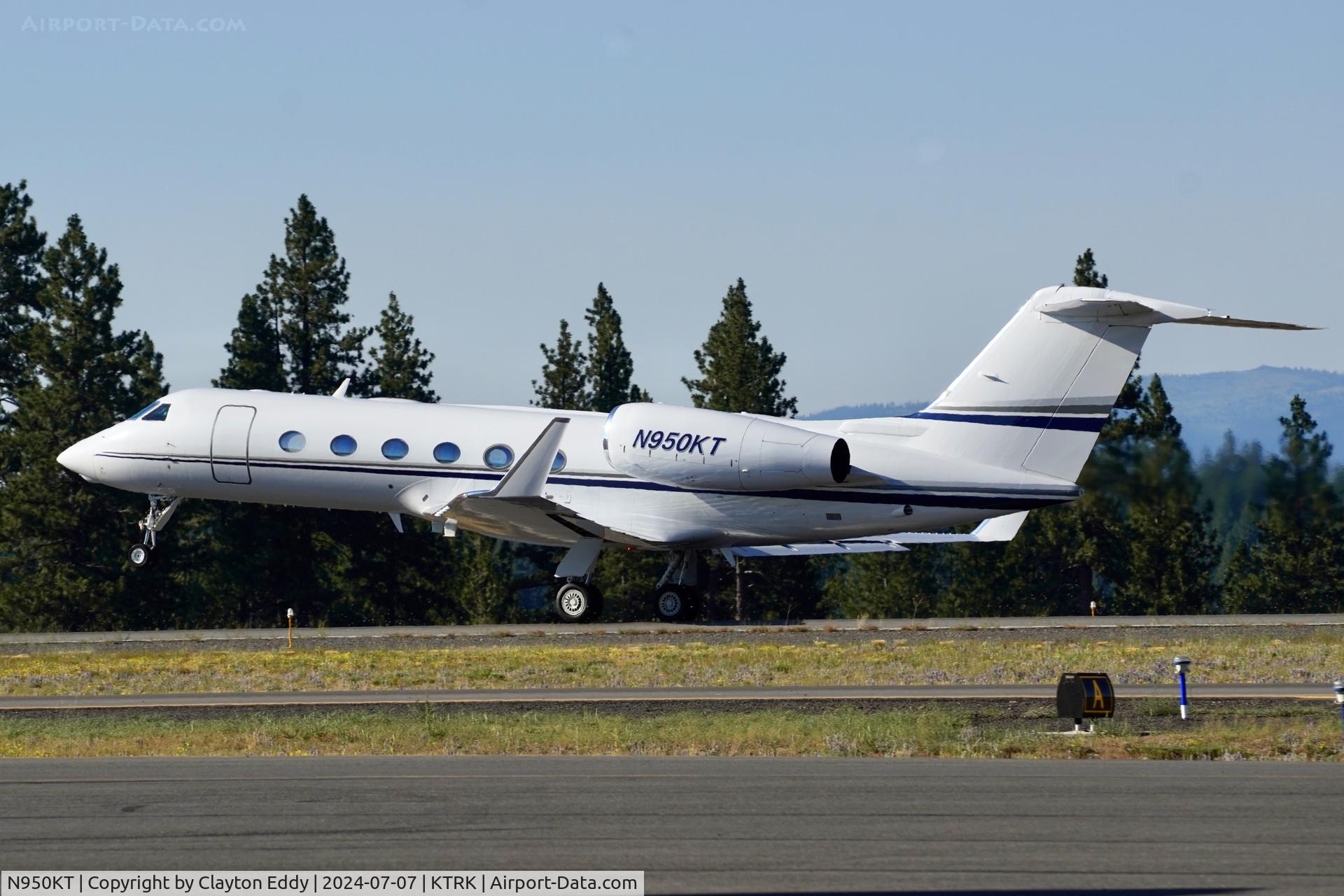 N950KT, 2010 Gulfstream Aerospace GIV-X (G450) C/N 4187, Truckee Tahoe Airport in California 2024.