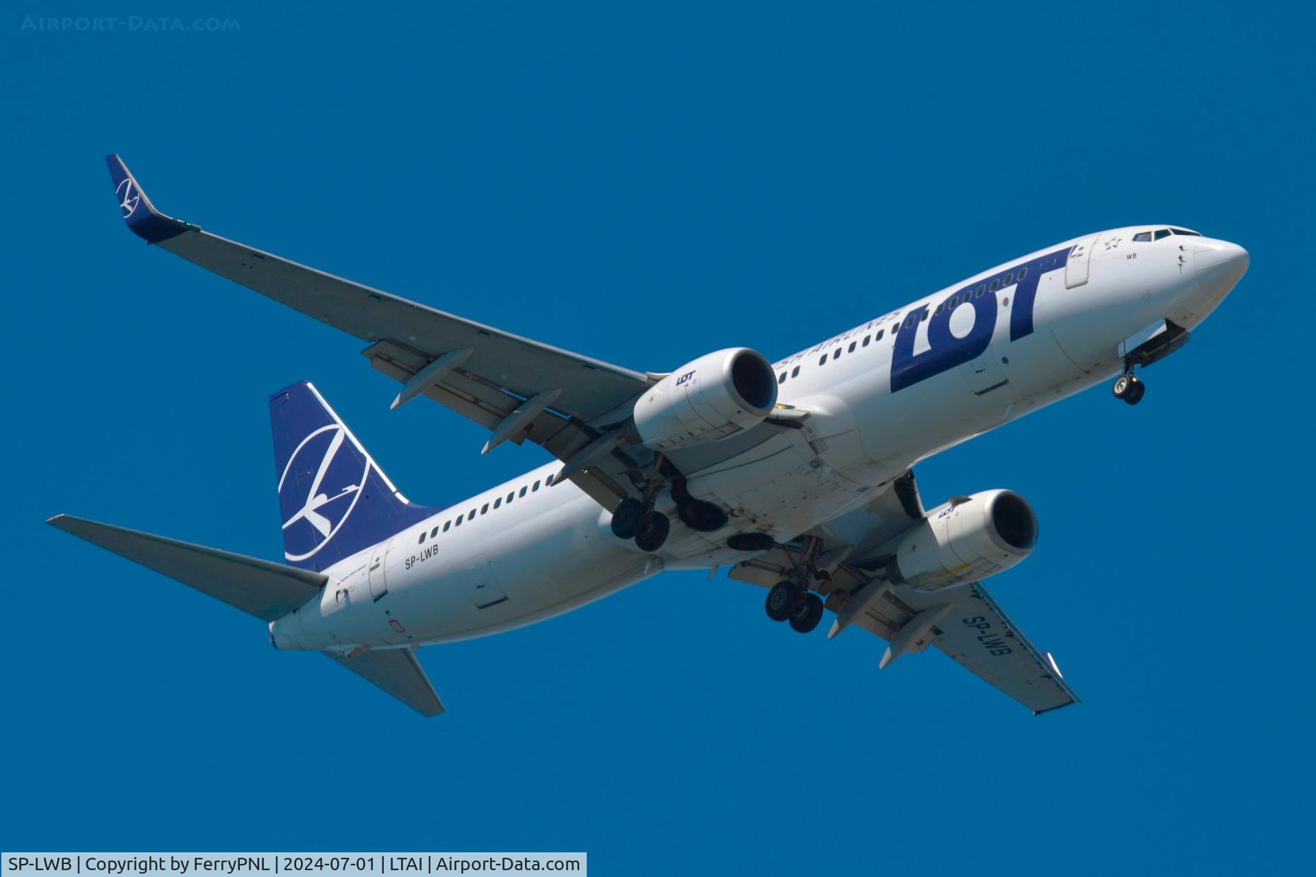 SP-LWB, 2005 Boeing 737-89P C/N 32800, LOT B738
