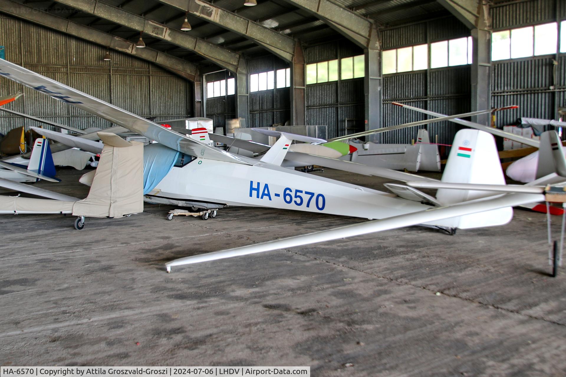 HA-6570, 1957 Schleicher Ka-7 Rhonadler C/N 283, LHDV - Dunaújváros Airport, Kisapostag - Hungary