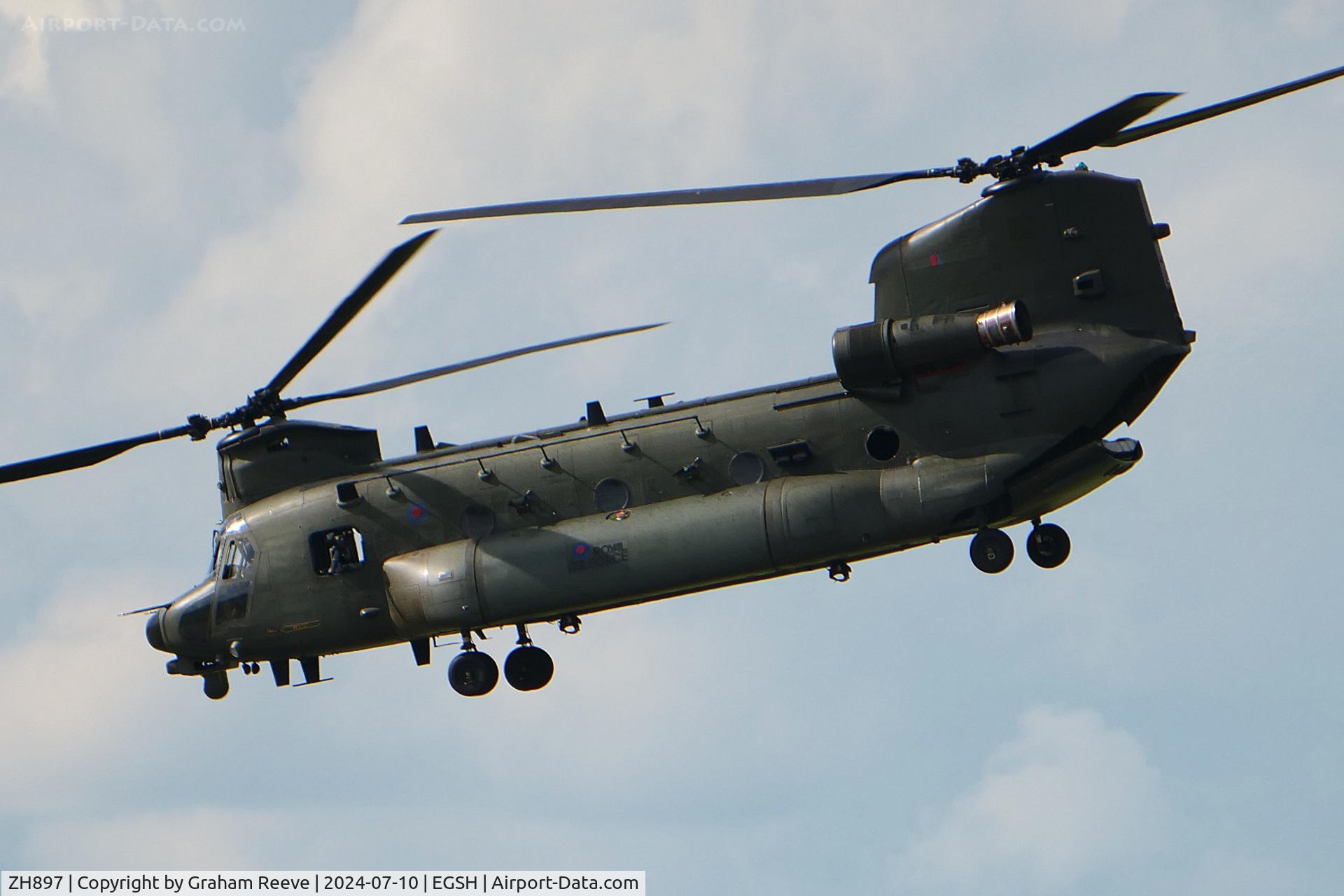 ZH897, Boeing Vertol Chinook HC.3 C/N M4476, Departing from Norwich.