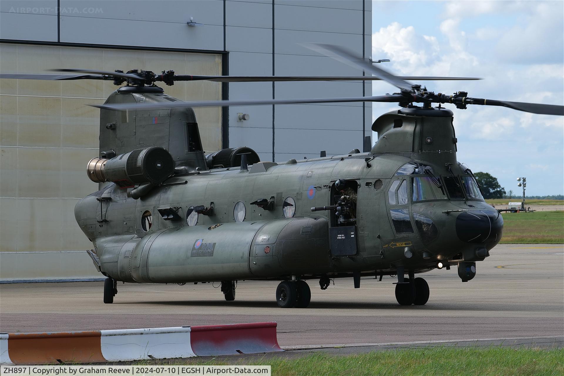 ZH897, Boeing Vertol Chinook HC.3 C/N M4476, Departing from Norwich.