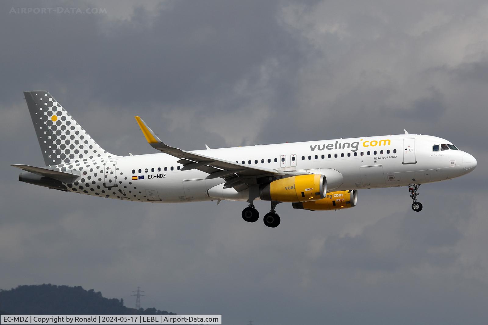 EC-MDZ, 2014 Airbus A320-232 C/N 6377, at bcn