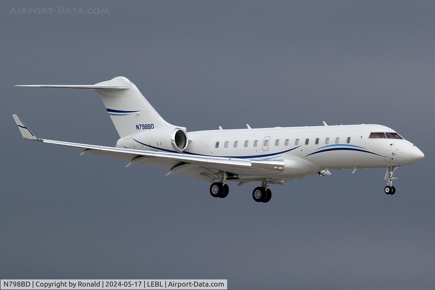 N798BD, Bombardier BD-700-1A10 Global 6000 C/N 9798, at bcn