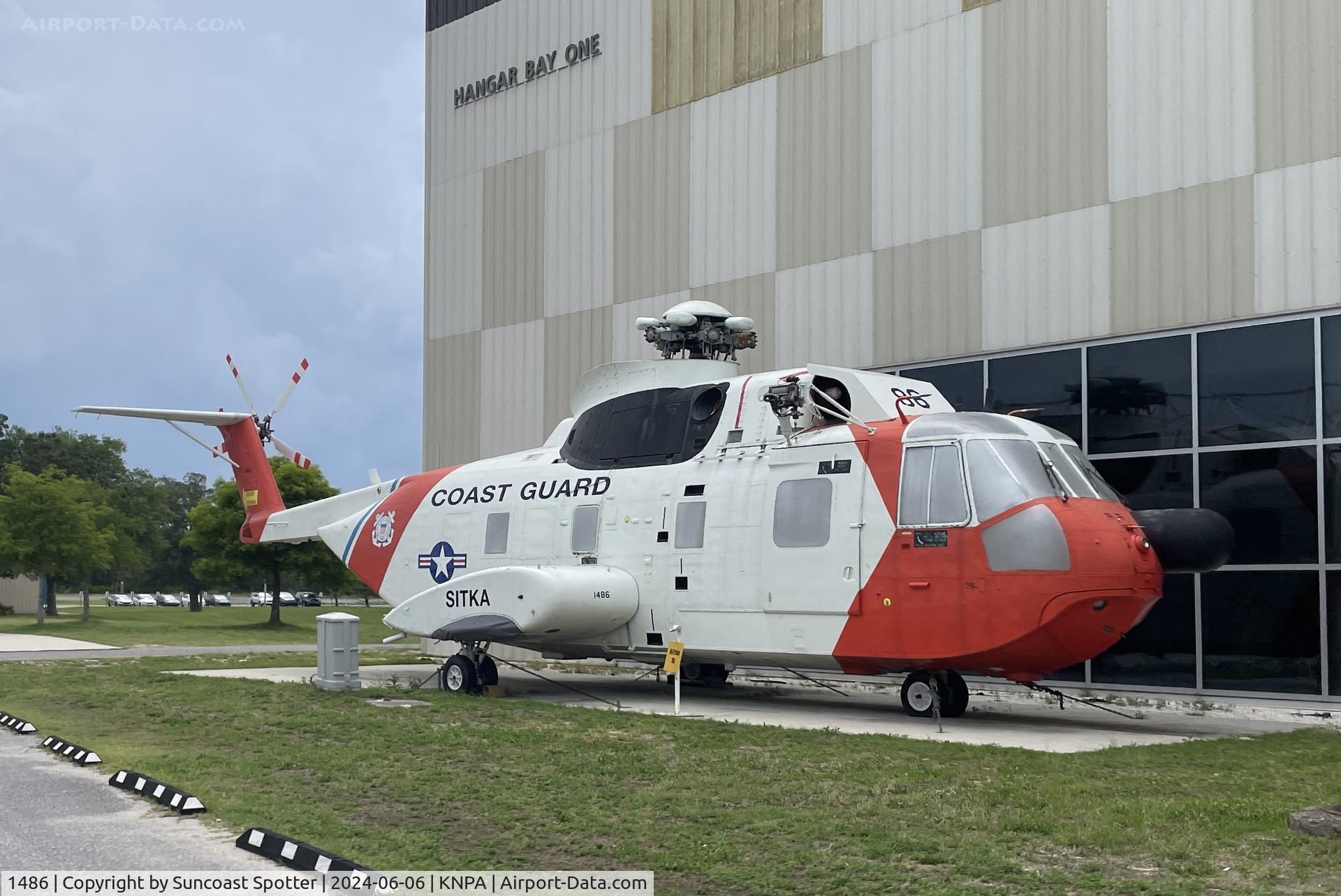1486, Sikorsky HH-3F Pelican C/N 61663, An US Coast Guard HH-3 Pelican at the National Naval Aviation Museum