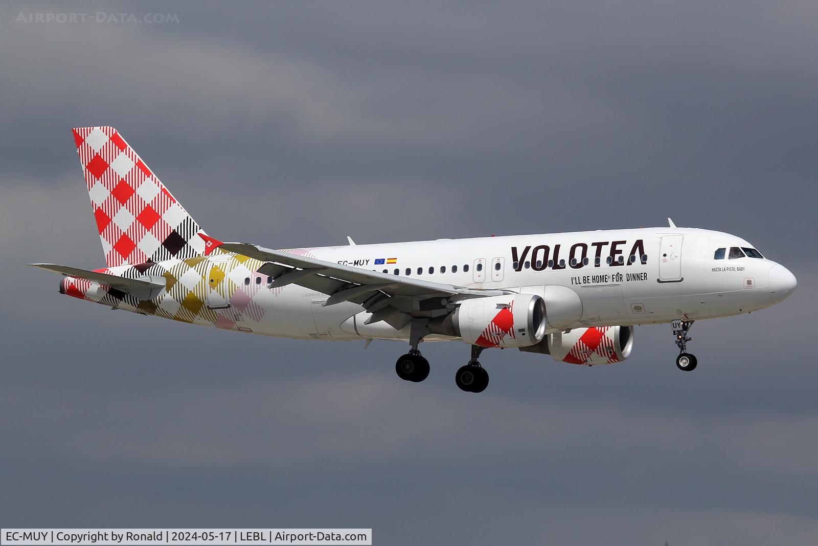 EC-MUY, 2003 Airbus A319-111 C/N 2050, at bcn